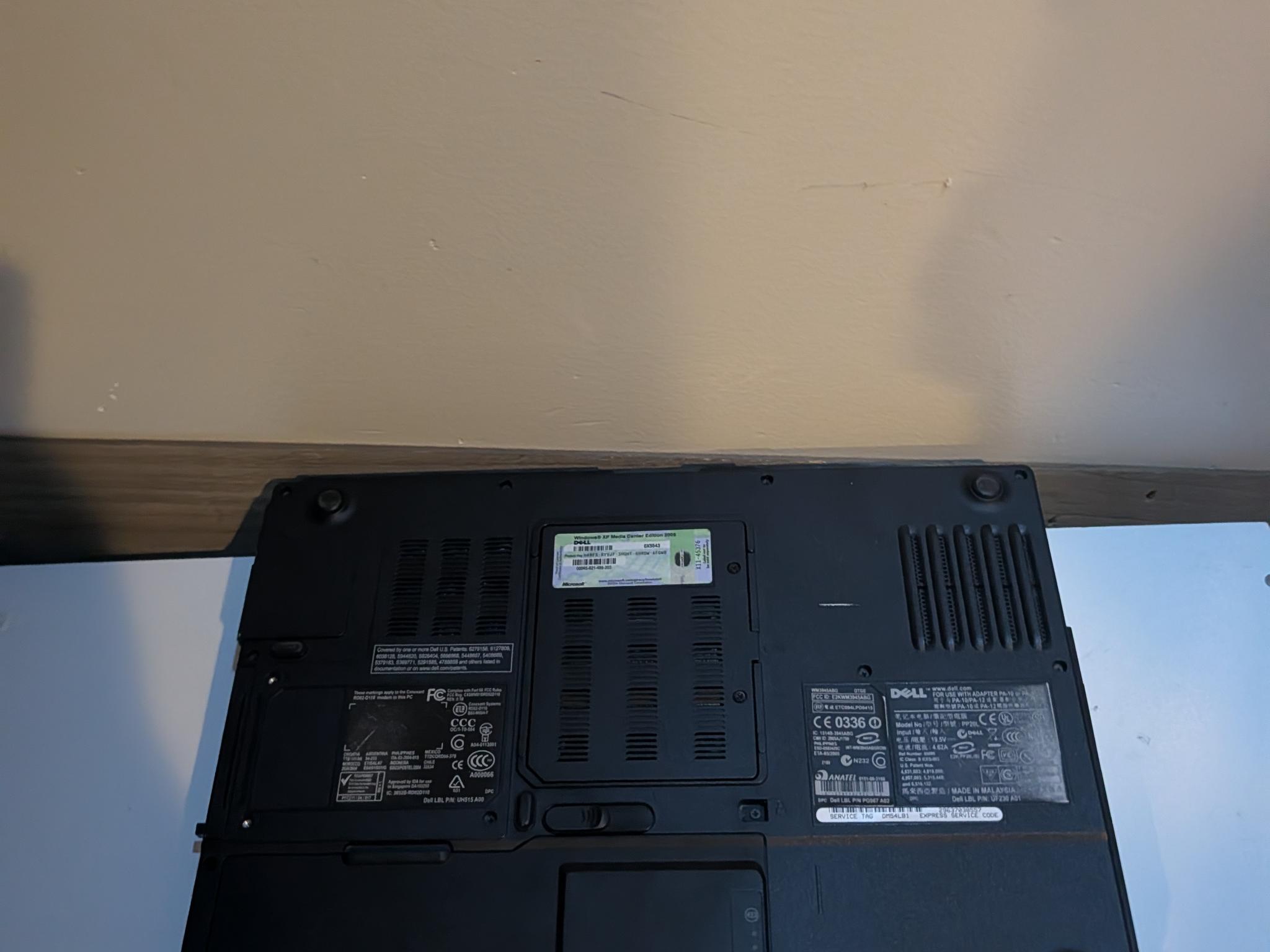 DELL Windows XP Laptop, Like new!
