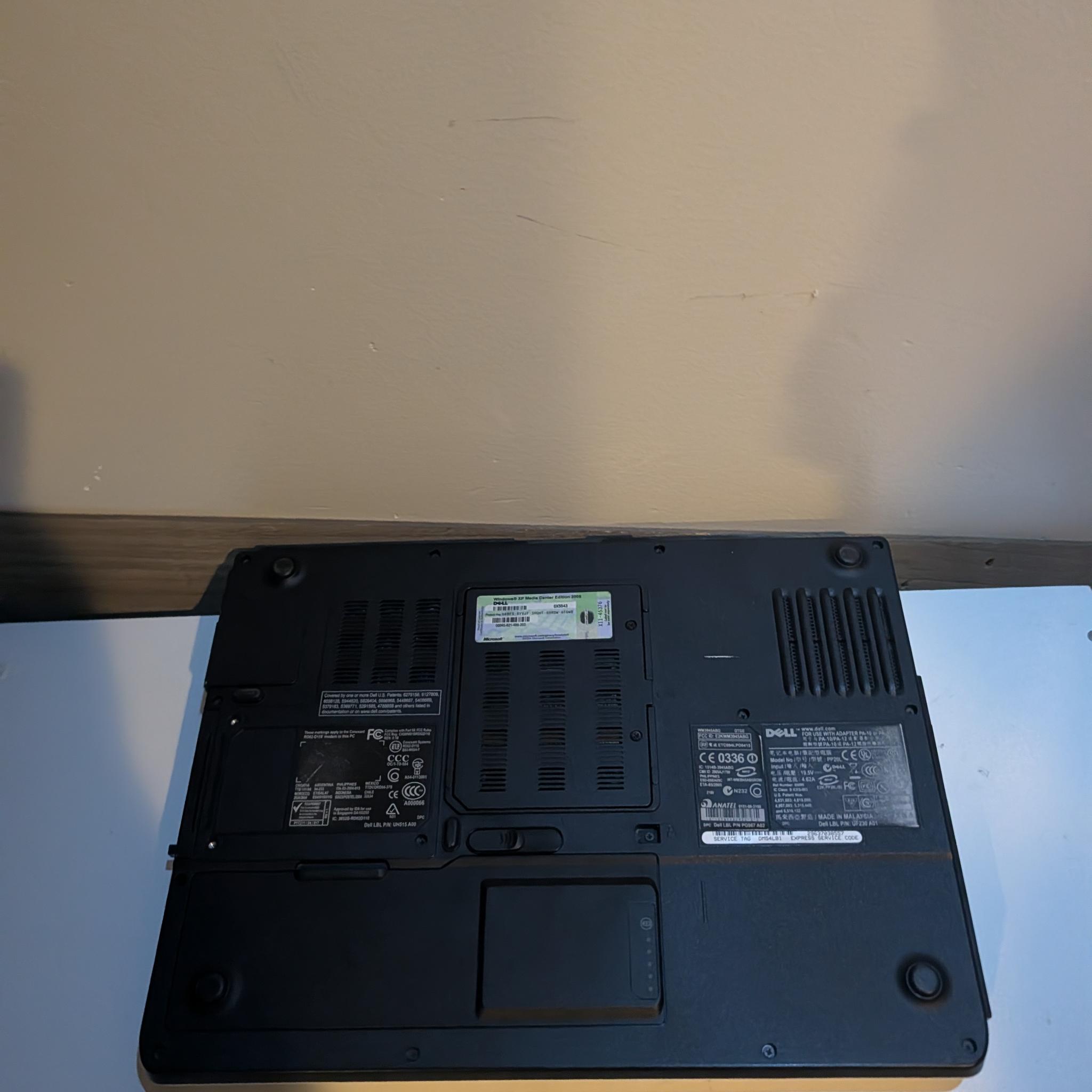 DELL Windows XP Laptop, Like new!