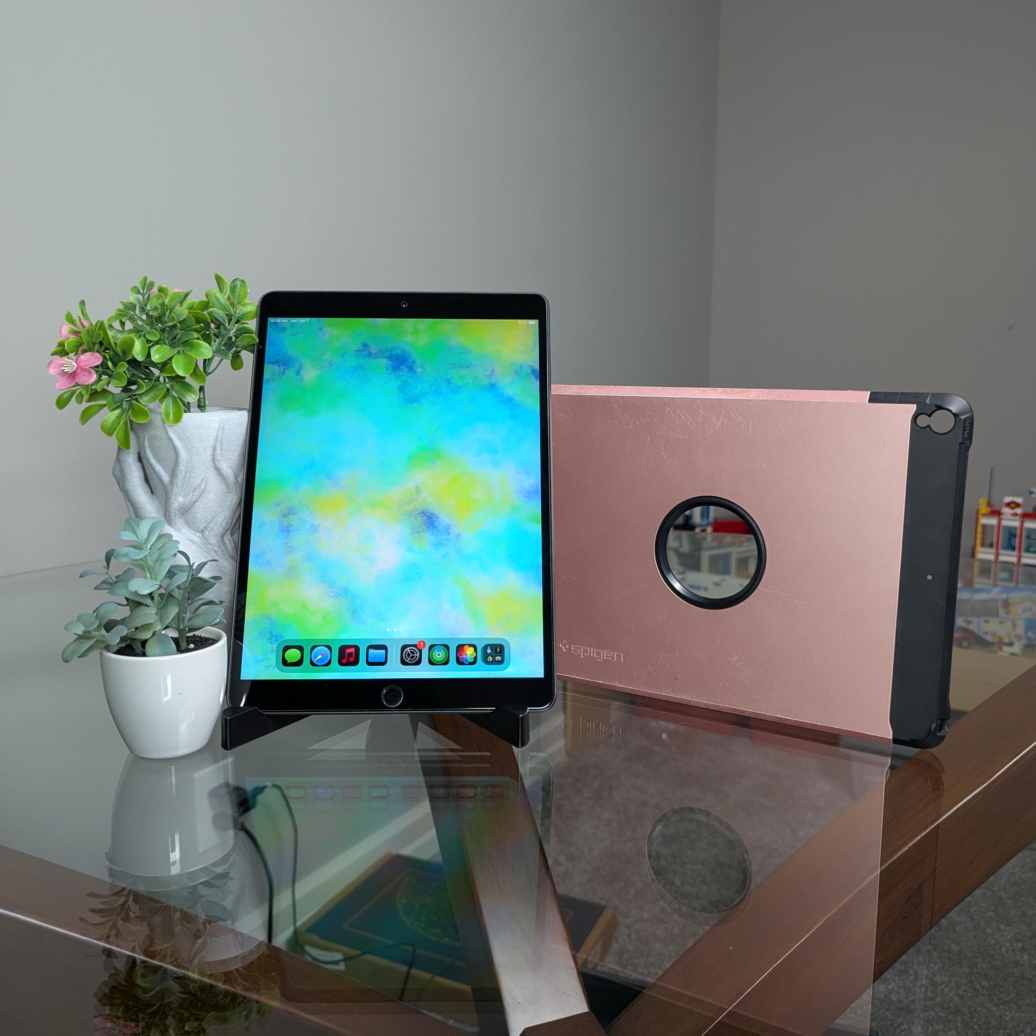 iPad Air 3rd Gen | 64 GB | Near Mint Condition! | Case, Screen Protector, Charger, & Cable included