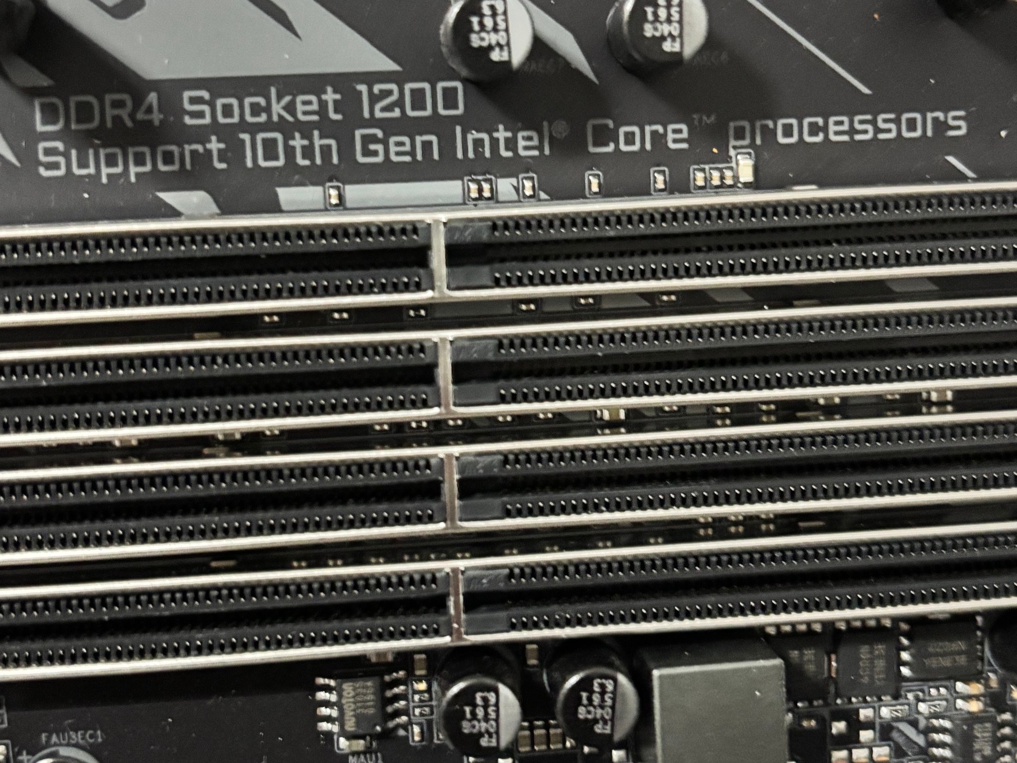 GIGABYTE Z490 AORUS ELITE AC