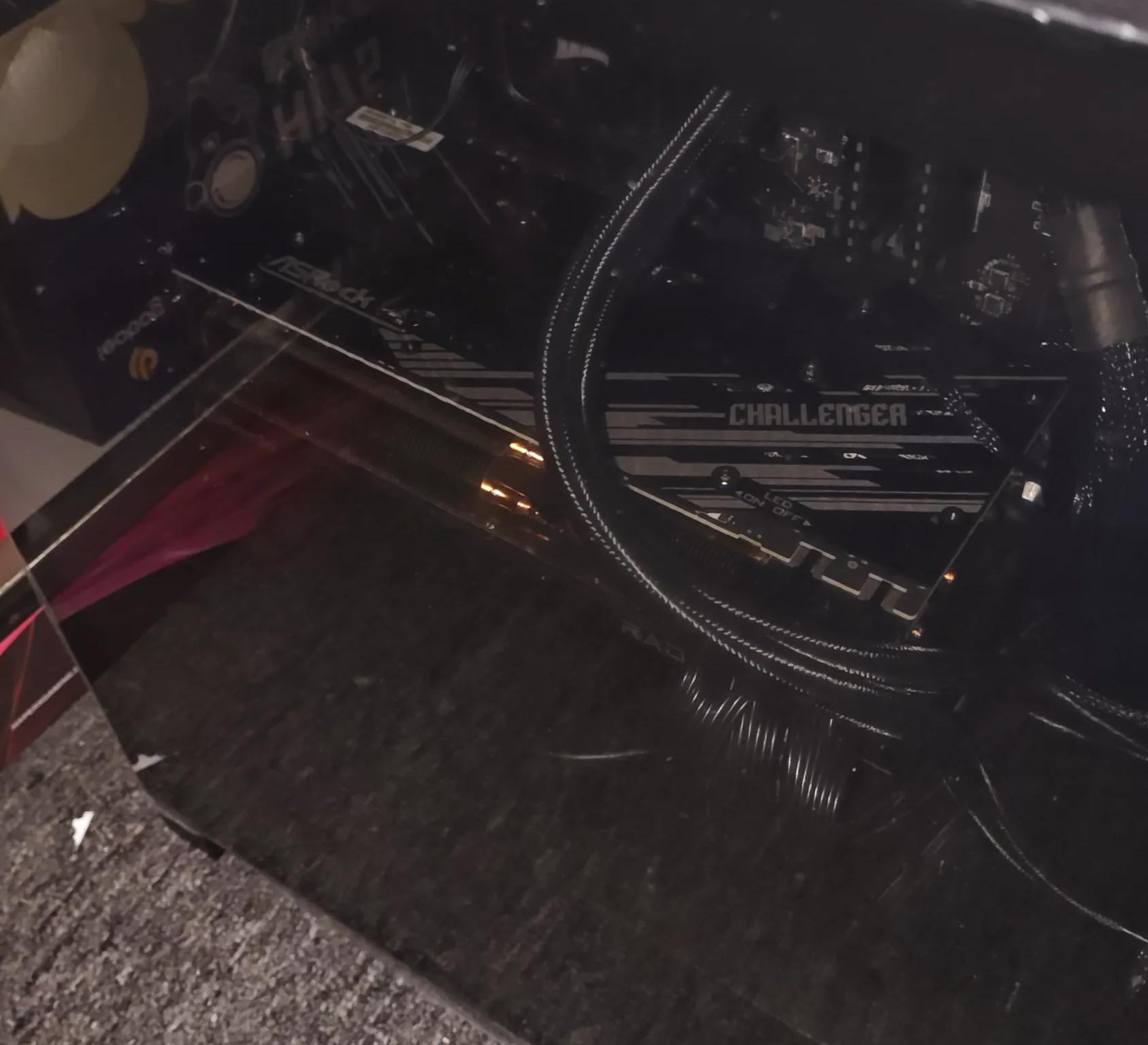 7800xt BOUGHT 12/12/24 BARELY USED! 16GB vRAM