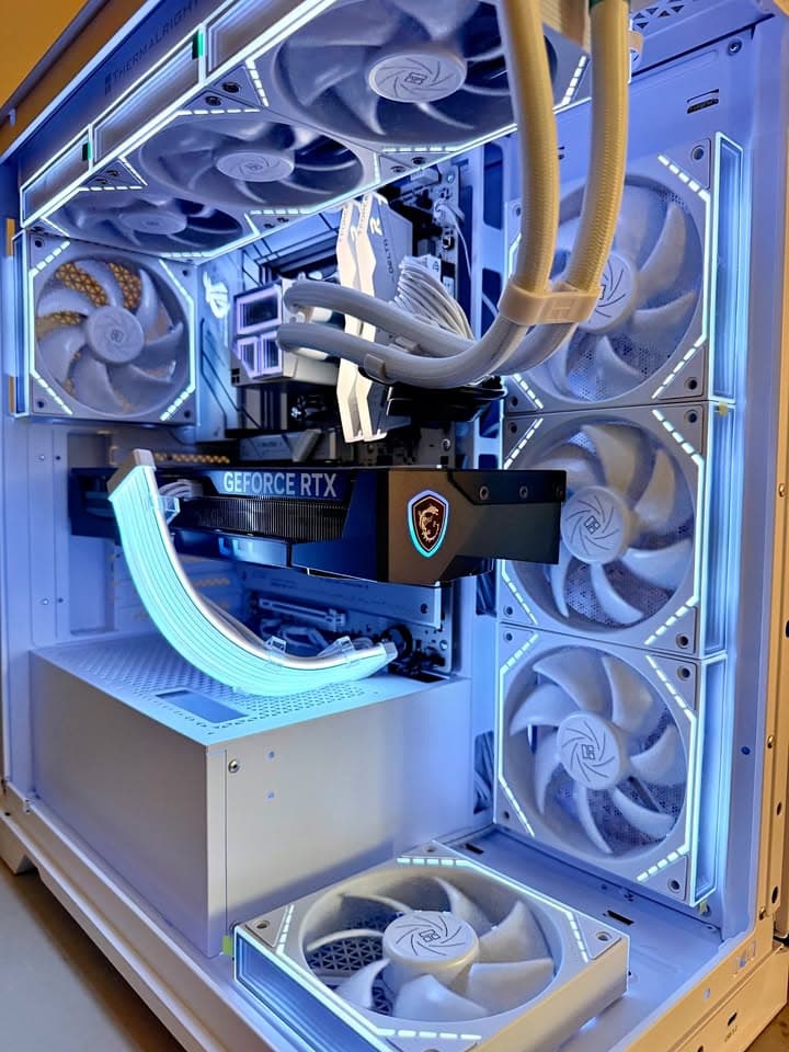 ❄️9800X3D | RTX 5070 Ti | 32gb DDR5| Windows 11 Pro| "The FrostForge" Gaming PC