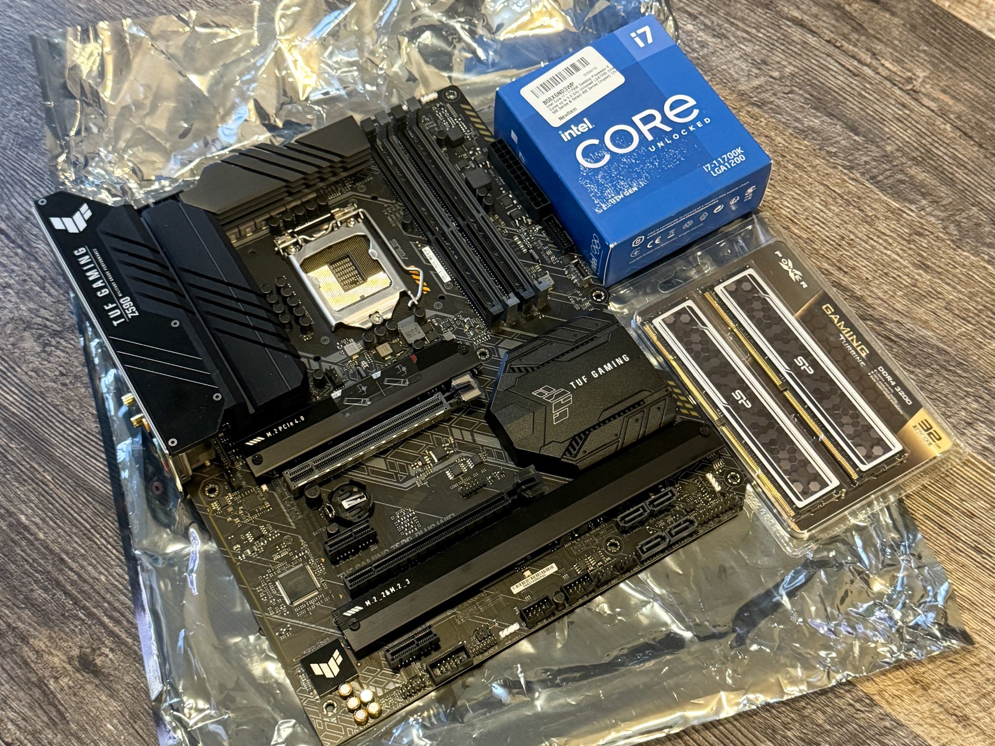 Intel Bundle - i7-11700k / ASUS TUF Gaming Z590 Plus Wifi / 32GB Silicon Power