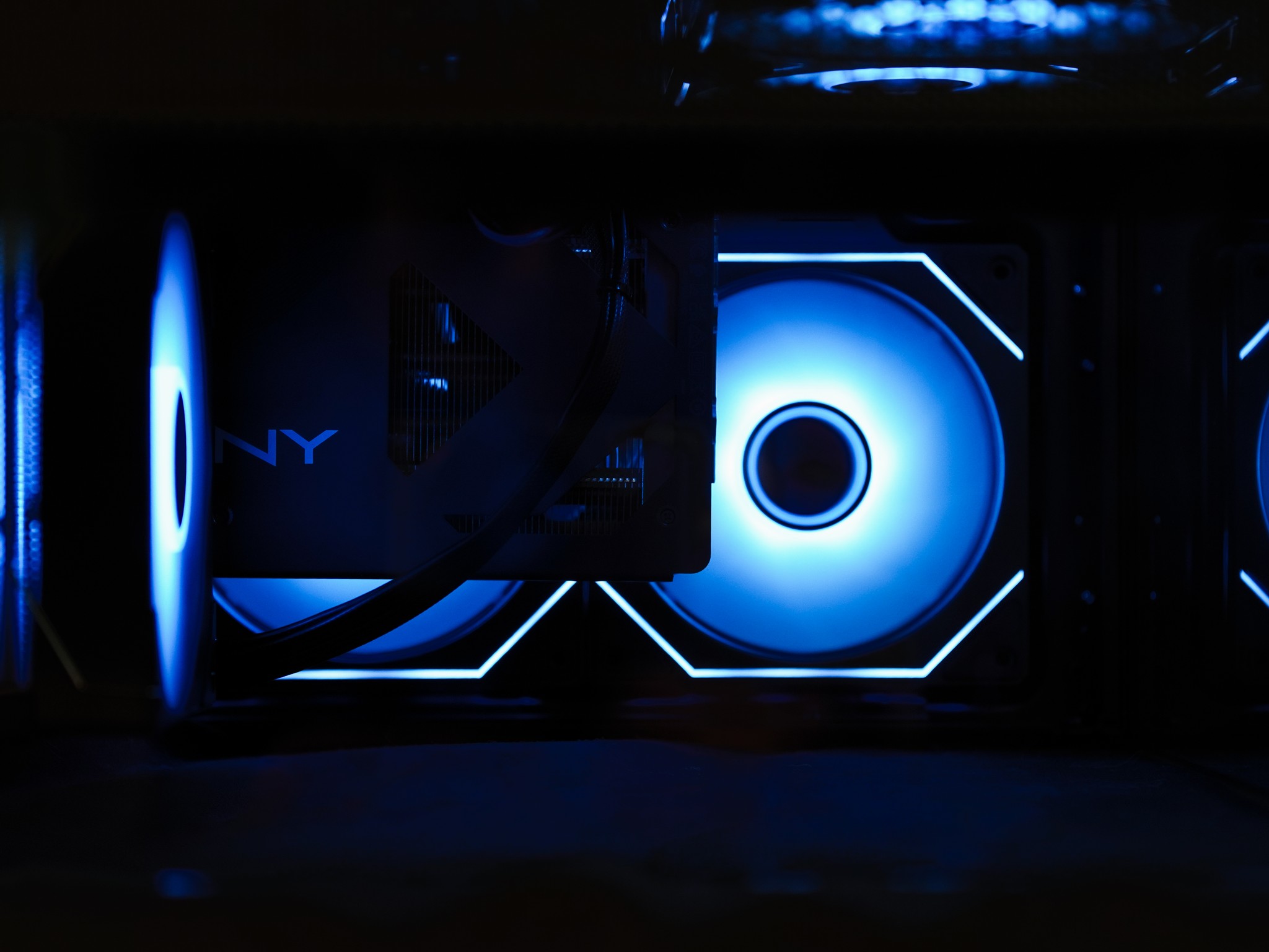 EXT Vision 70X Pro (V3) - Ryzen 7 8700F, RTX 5070 Ti 16GB, 32GB DDR5 Ram, 1TB SSD Gaming PC