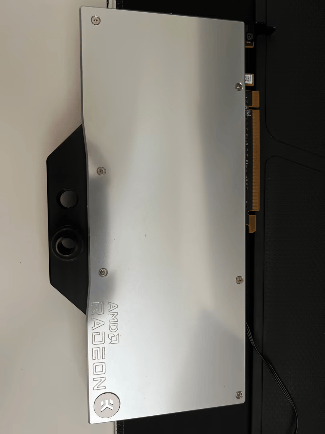 AMD Radeon™ RX 6800 XT Midnight Black With EK waterblock