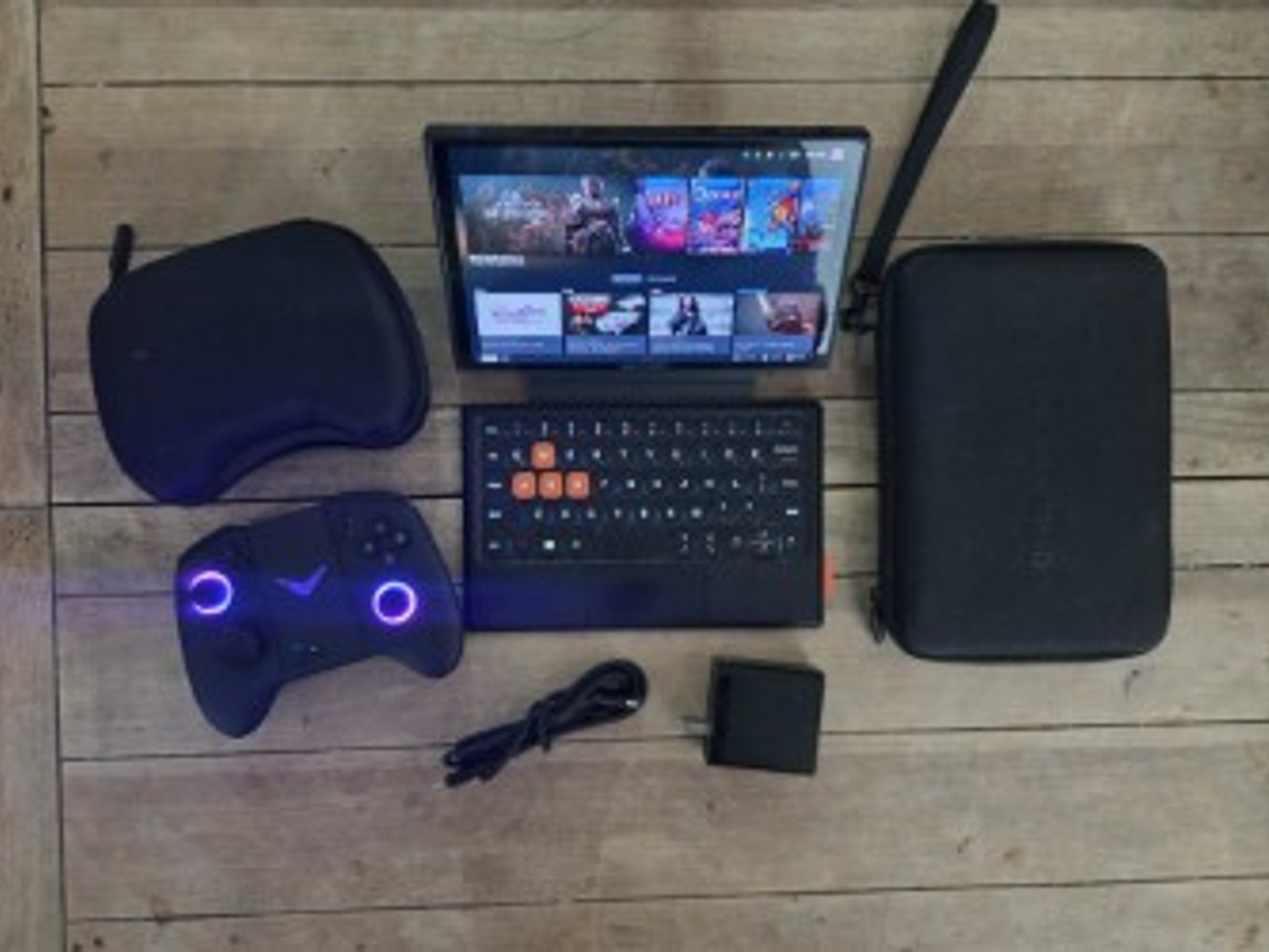 Onexplayer X1 Mini (8840u) 32gb / 1TB with Joycon controllers