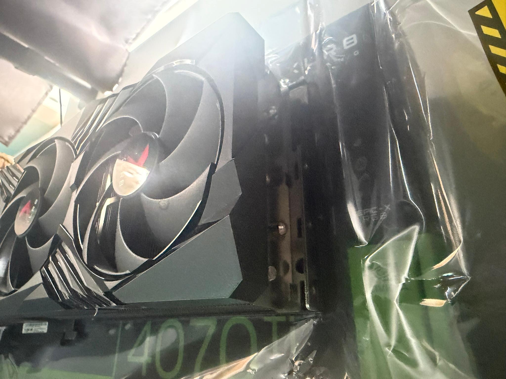 PNY XLR8 Gaming VERTO EPIC-X RGB GeForce RTX 4070 Ti