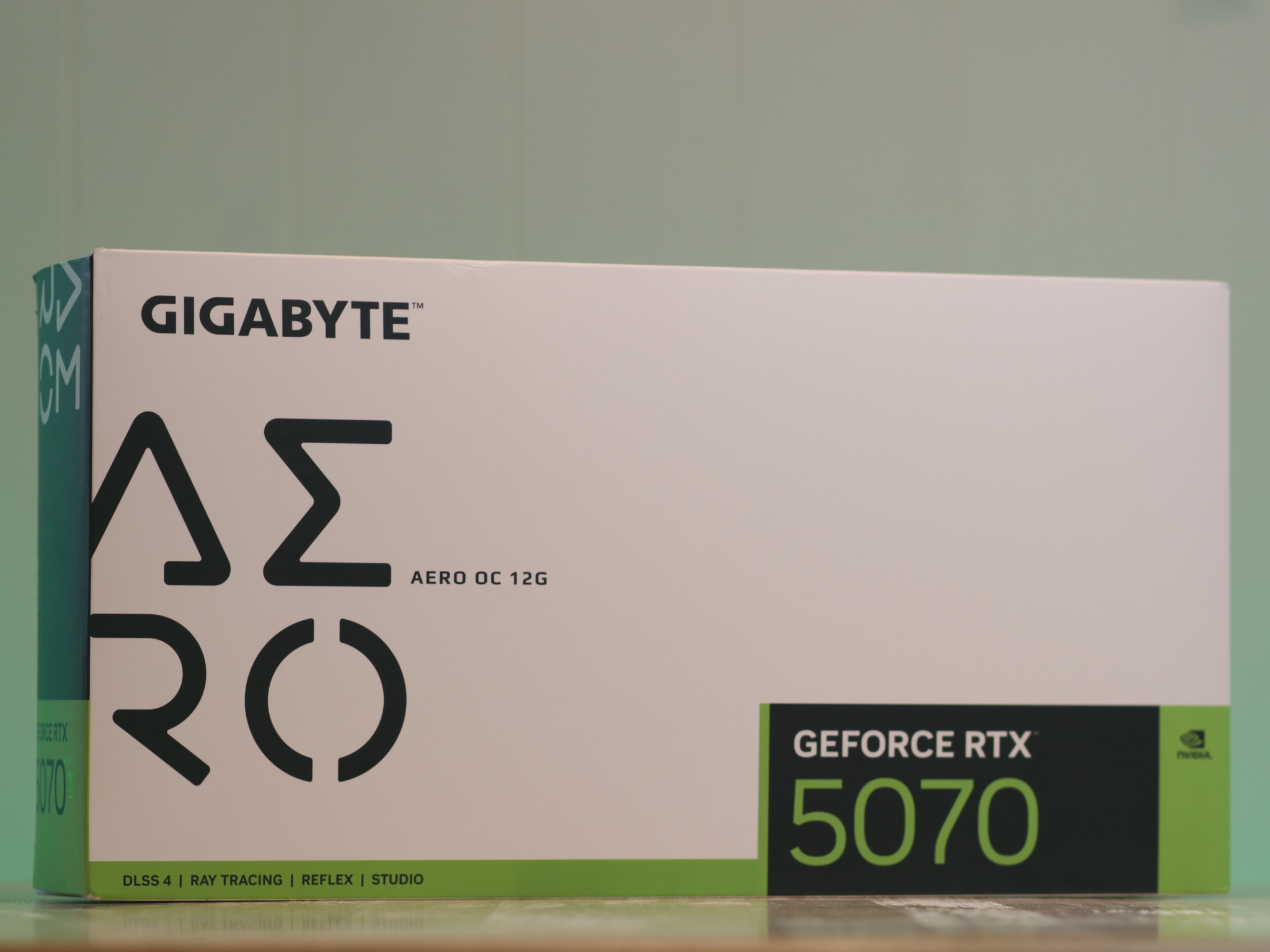 GIGABYTE GeForce RTX 5070 AERO OC 12G
