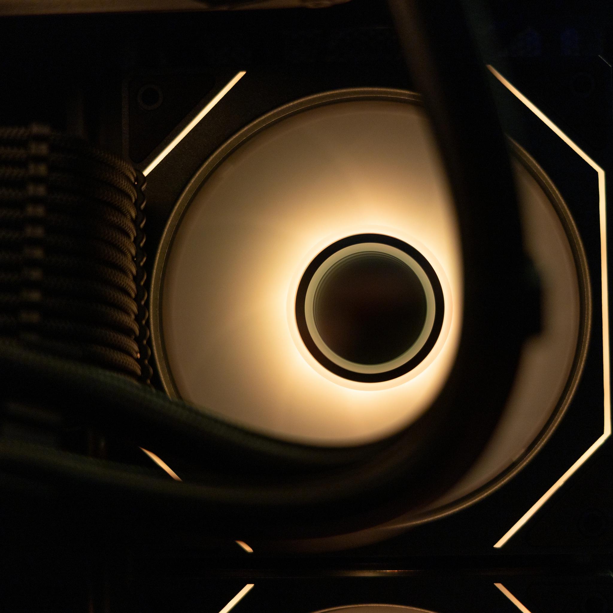 🤖 Cyclone 2.0 🤖 RTX 5070 / AMD R7 9700X / 2TB NVME / 32GB DDR5 RAM / 240 AIO / Windows 11 Pro