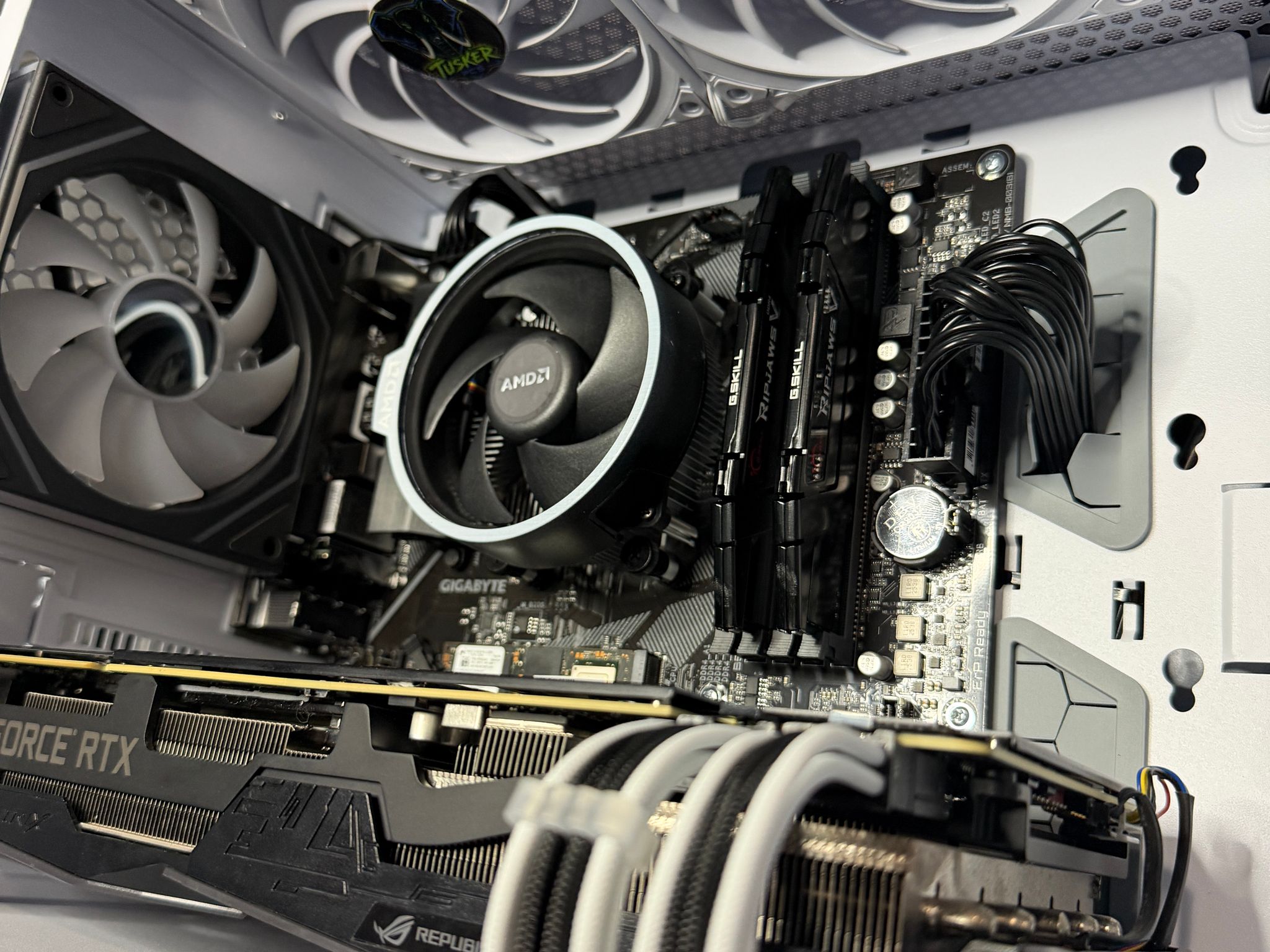 ☯️🥊 YIN YANG PUNCH 🥊☯️Ryzen 5 5500| RTX 2080 Super| 16 GB DDR4| 750GB NVMe| 650 Gold PSU