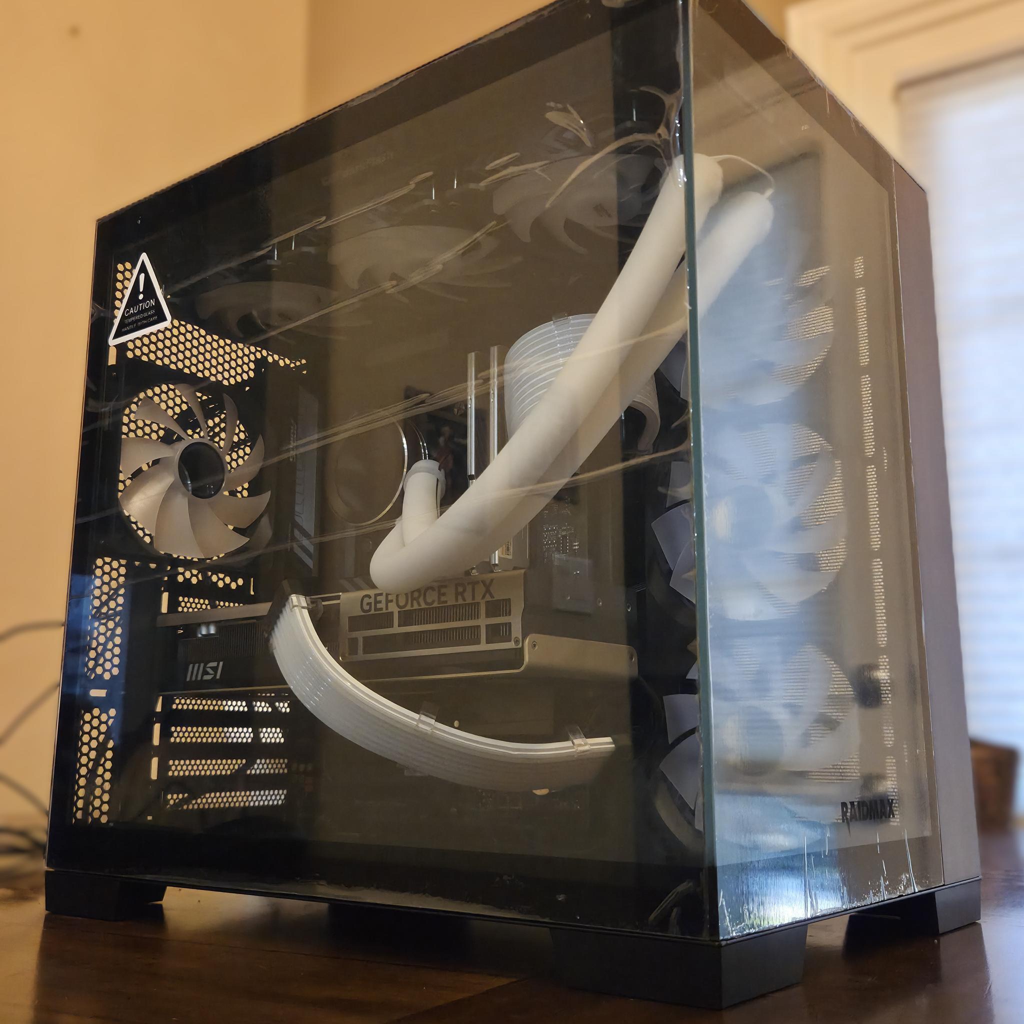 The Sentinel! 🛡️– Core Ultra 7 265KF • RTX 5070 Ti • 32GB DDR5 • 2TB NVMe • Temp Display