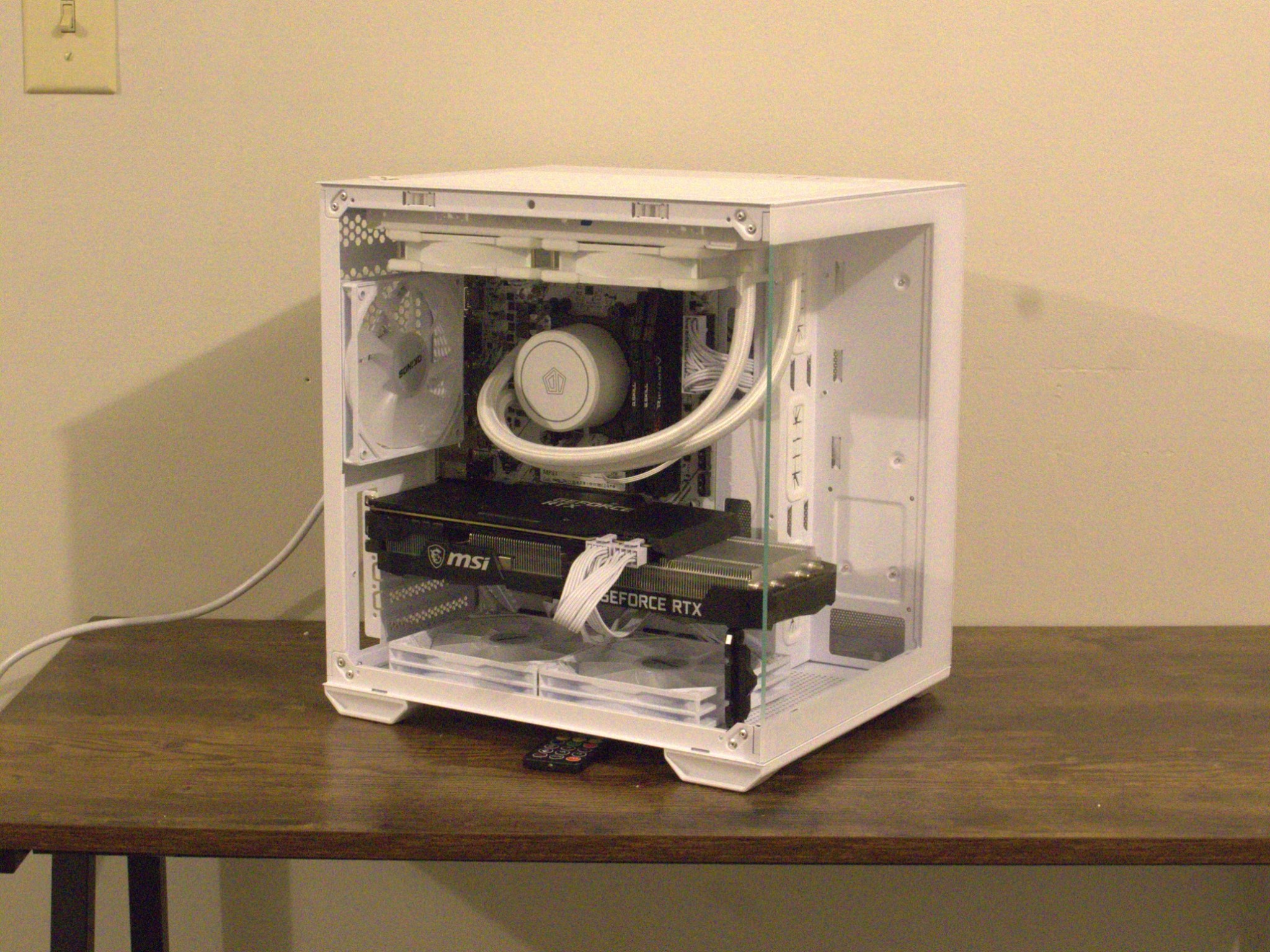 WHITE GAMING PC | RTX 3070 8gb | Ryzen 5 5600gt | 32 gb DDR4 Ram | 2 tb NVME SSD | Windows 11 + WIFI