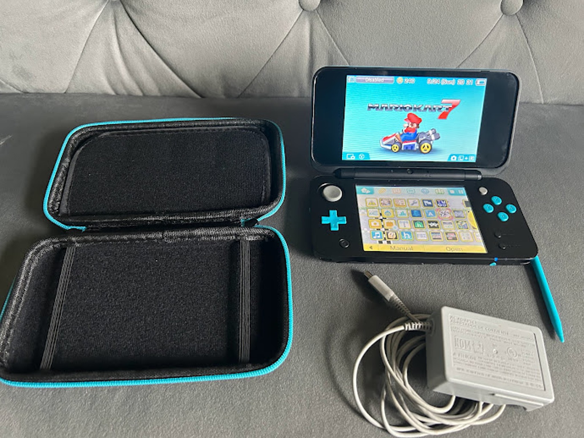 Nintendo New 2DS XL - Black / Turquoise