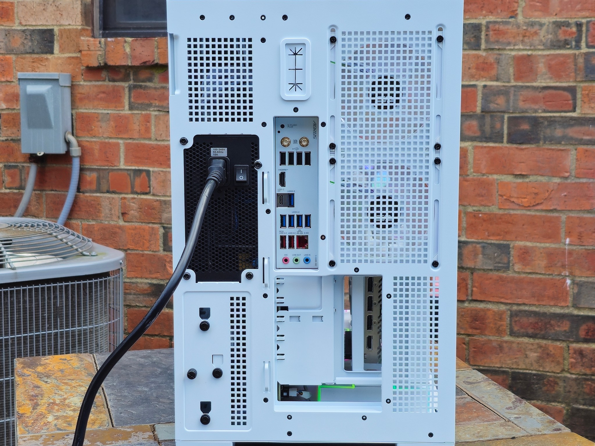 ☃️ High End Whiteout Gaming PC • AMD 9070XT • Ryzen 7 9850X3D • 32GB RAM • 2TB SSD • Plug n' Play