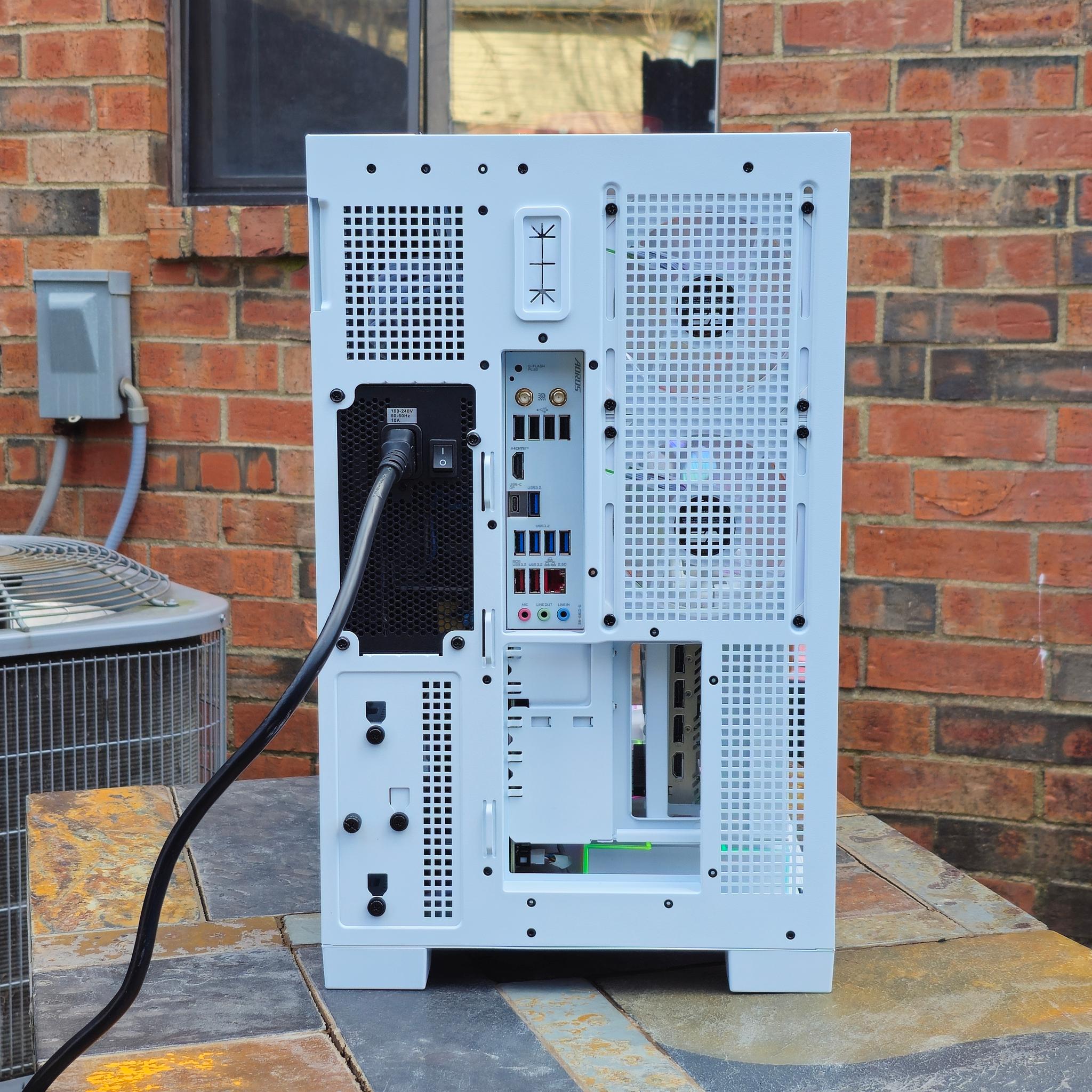☃️ High End Whiteout Gaming PC • AMD 9070XT • Ryzen 7 9850X3D • 32GB RAM • 2TB SSD • Plug n' Play
