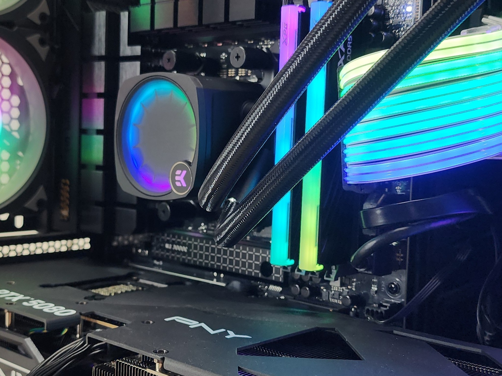 Gaming PC Ryzen 7 9700X 32GB RAM 2TB SSD RTX 5080 16GB Windows 11 Computer