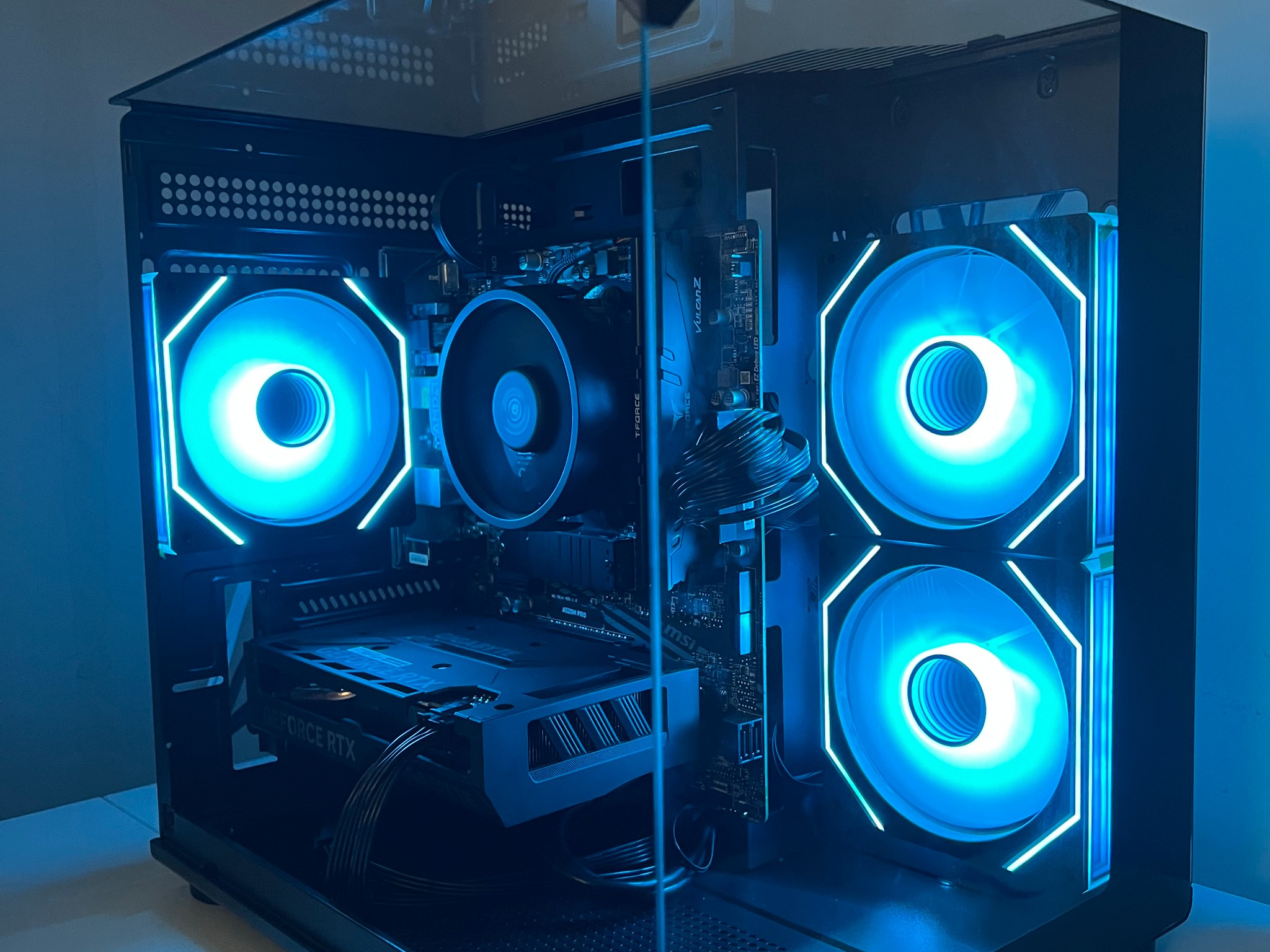 | RTX 4060 | ryzen 5 5500 | 16gb ddr4-3200mhz | 1tb nvme ssd | 1440p/4k gaming mid ranged