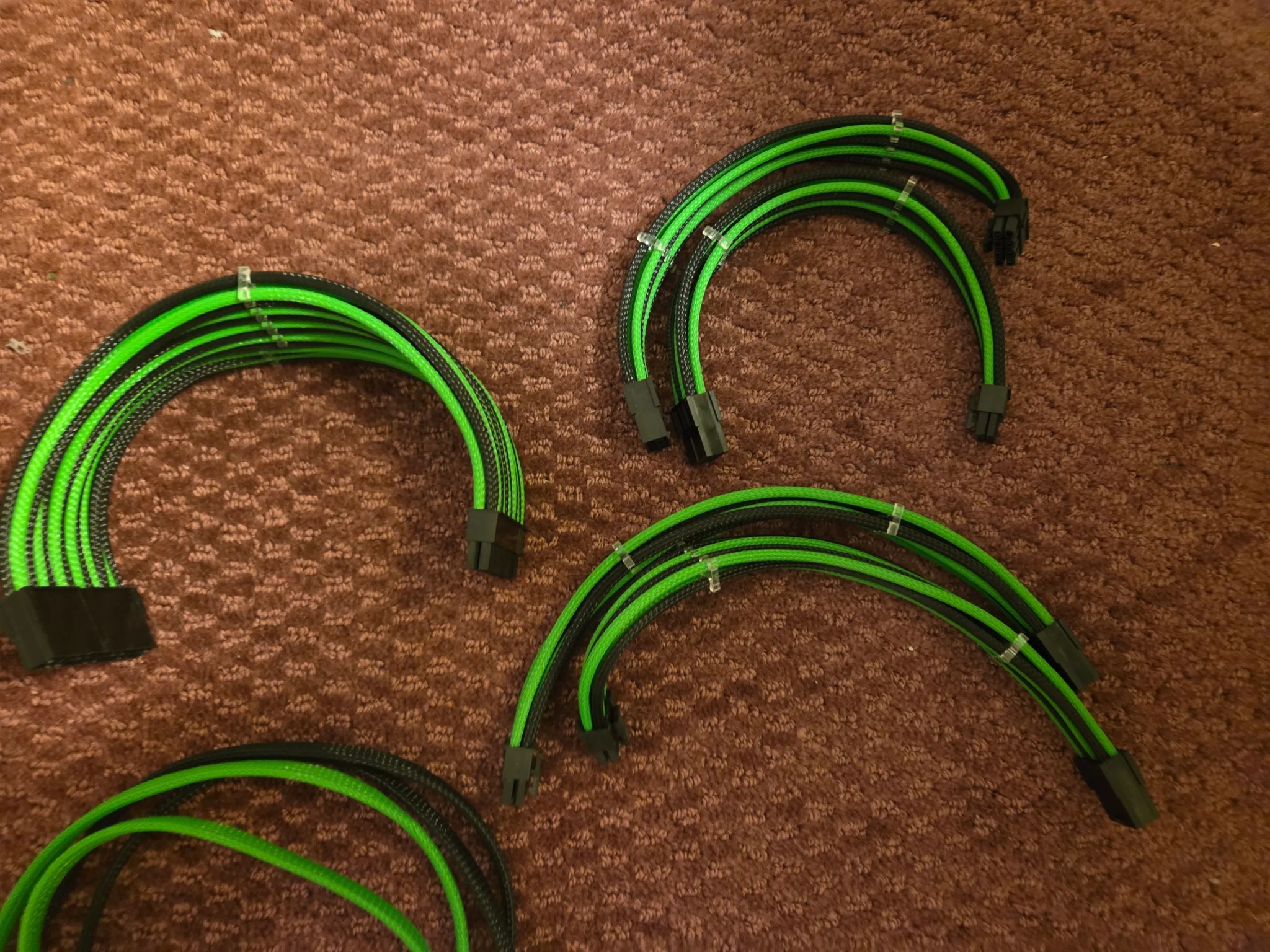 Custom PSU extensions made with MDCPX Black/Neon Green with cable combs