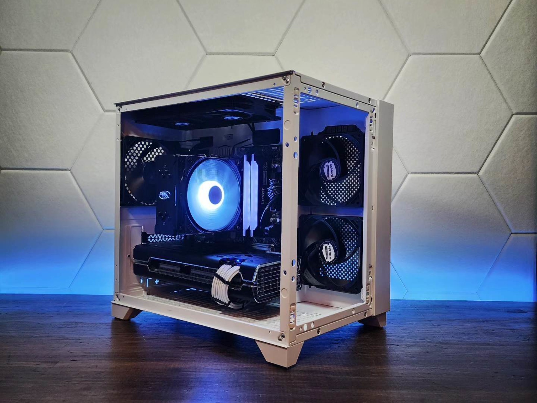 💙🤍 RX 5700XT // Ryzen 5 5600 // 16GB 3600MHz // 1TB NVMe Gen 3
