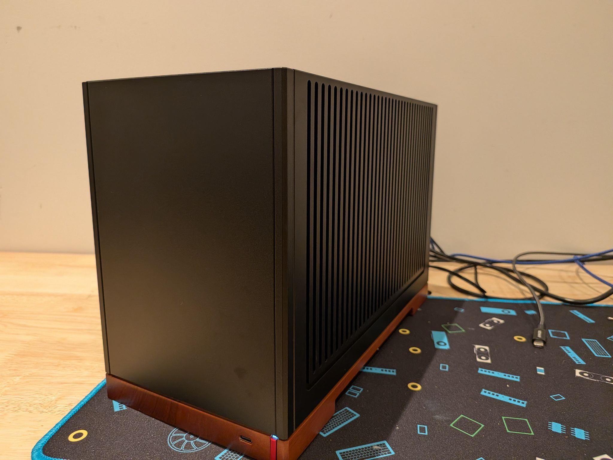4K World Traveler - RTX 5070 Ti, Core Ultra 7 265F, 32GB DDR5 RAM, 2TB Gen 4 NVMe SSD, Noctua