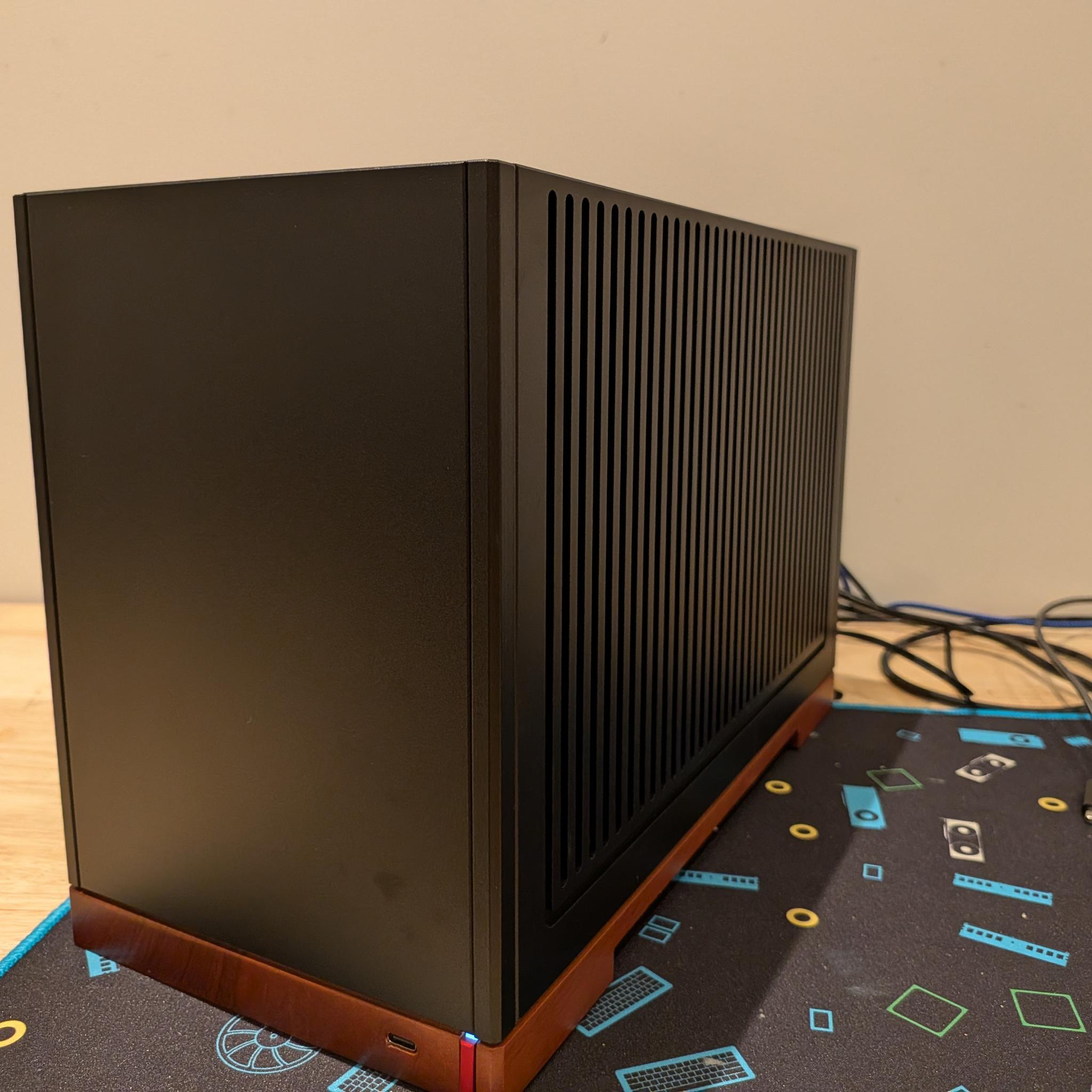 4K World Traveler - RTX 5070 Ti, Core Ultra 7 265F, 32GB DDR5 RAM, 2TB Gen 4 NVMe SSD, Noctua