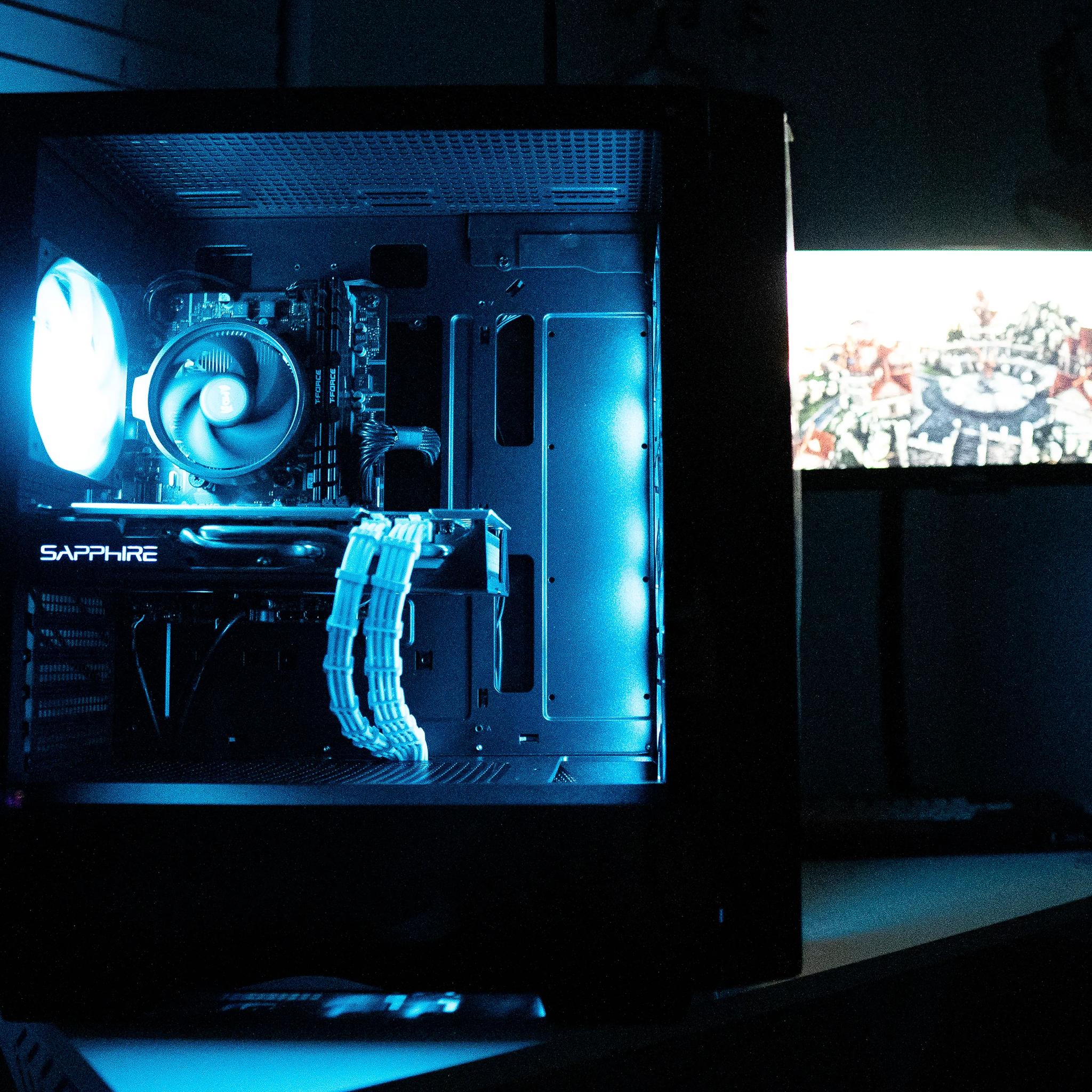 ⚫❄️ | RX 580 8GB | RYZEN 5 1600 | 16GB DDR4 RAM | 1TB NVME SSD | Arctic Blizzard