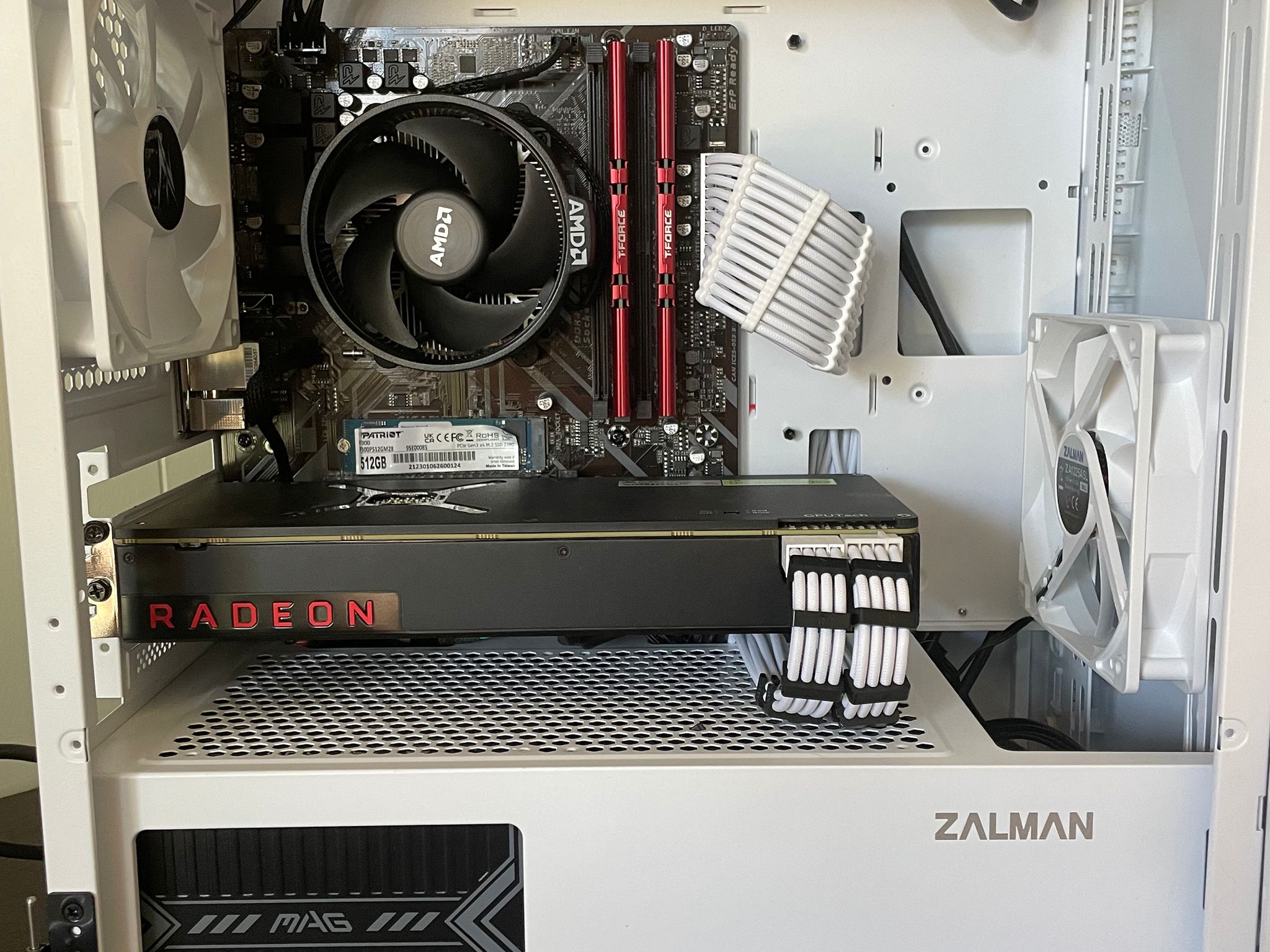 White Ryzen 7 Vega 64 gaming pc
