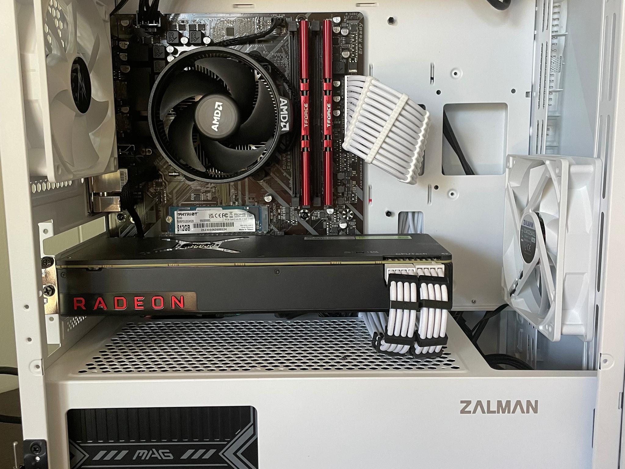 White Ryzen 7 Vega 64 gaming pc