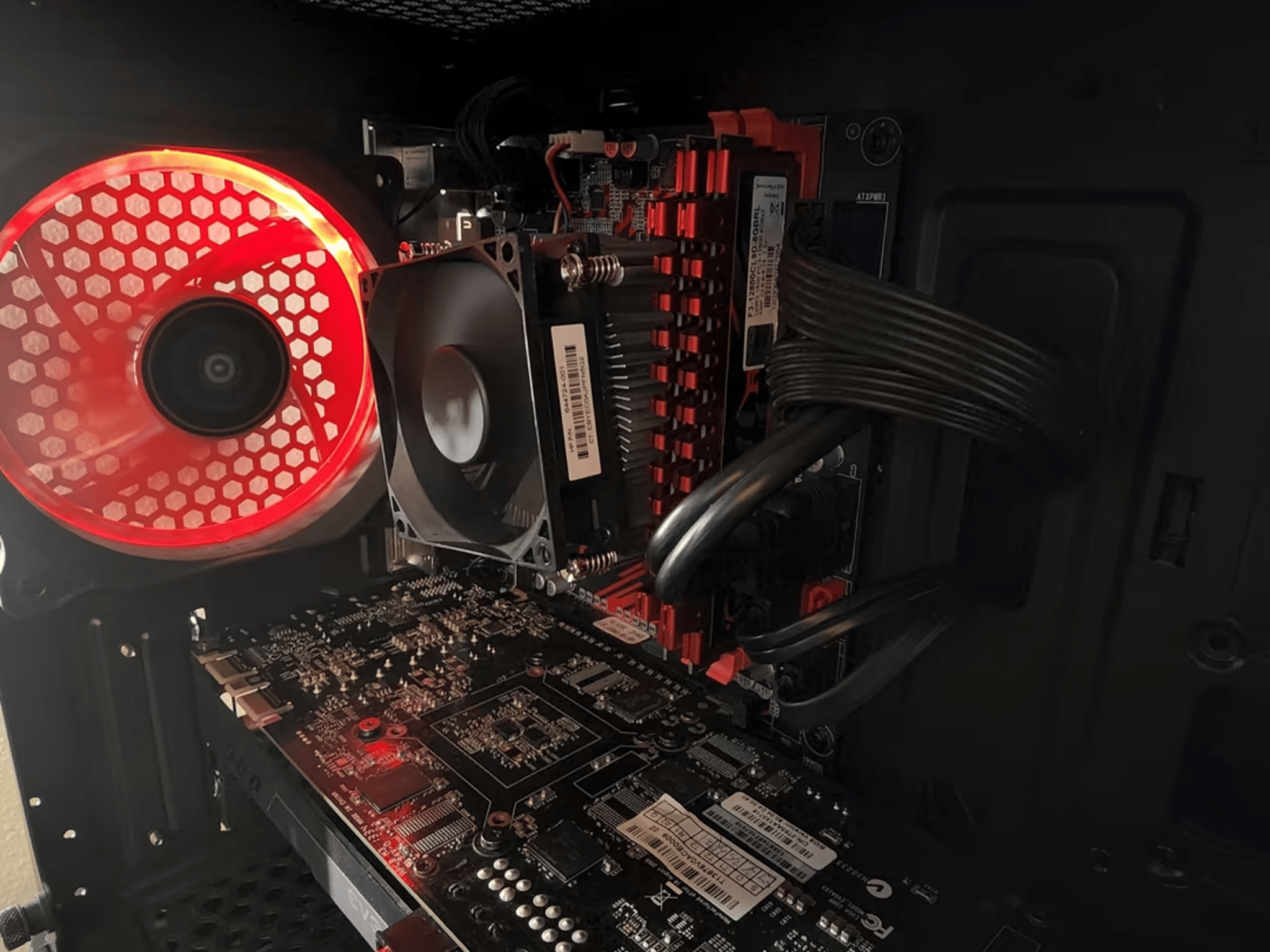 Intel Core i7 4770 // EVGA GeForce GTX 760 2G // GSkill Ripjaws 8GB
