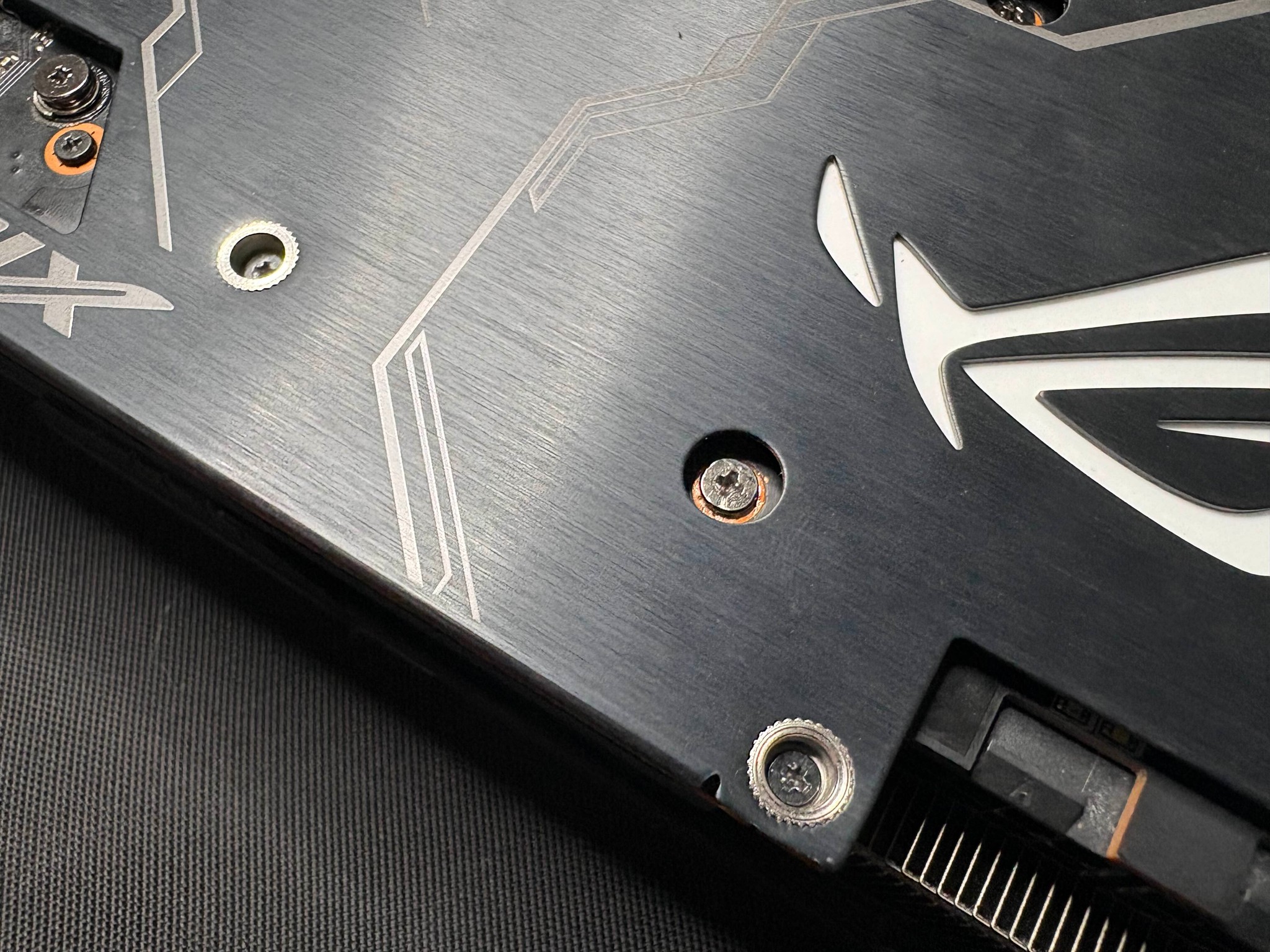 ROG STRIX RX 5700 XT GAMING OC (Cosmetic Issues)