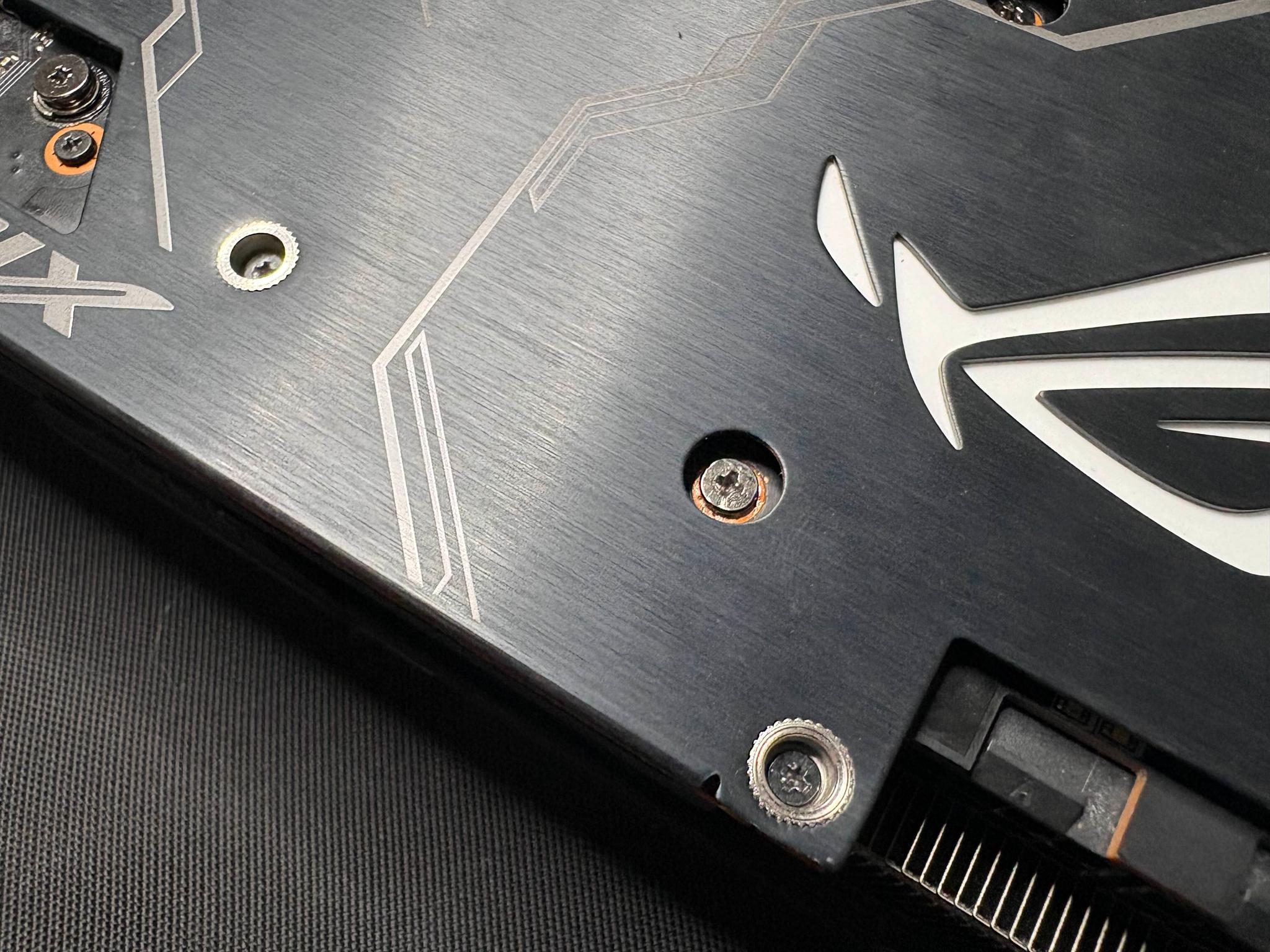ROG STRIX RX 5700 XT GAMING OC (Cosmetic Issues)