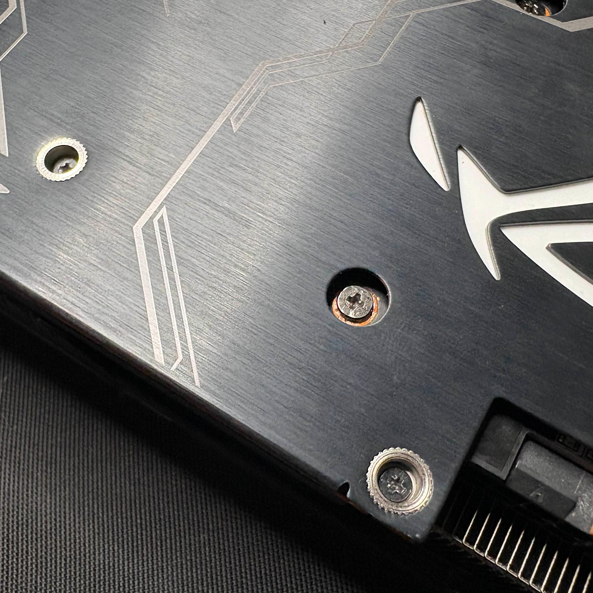 ROG STRIX RX 5700 XT GAMING OC (Cosmetic Issues)