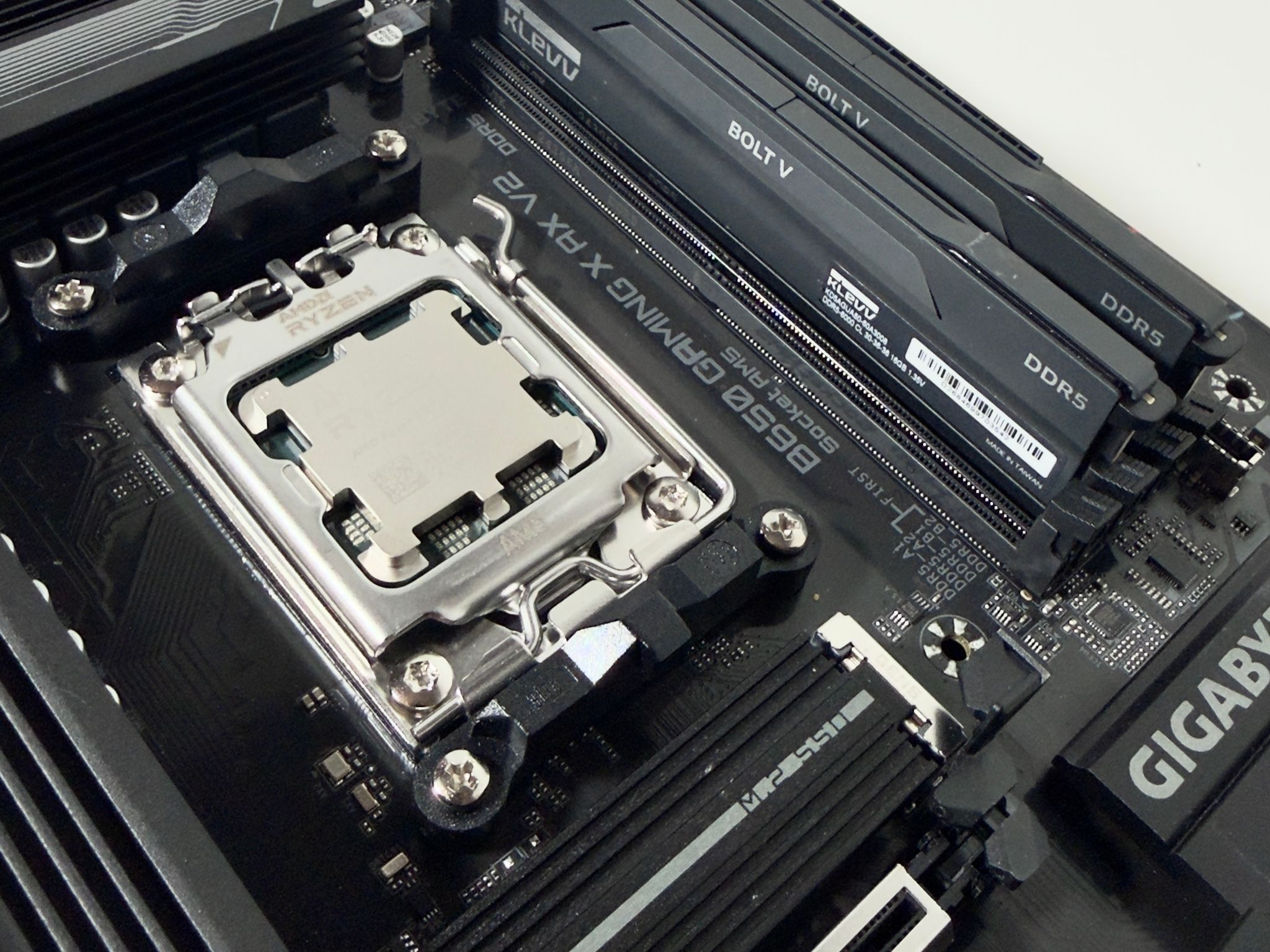B650 MOTHERBOARD + 7700X3D CPU + 32GB DDR5 RAM COMBO