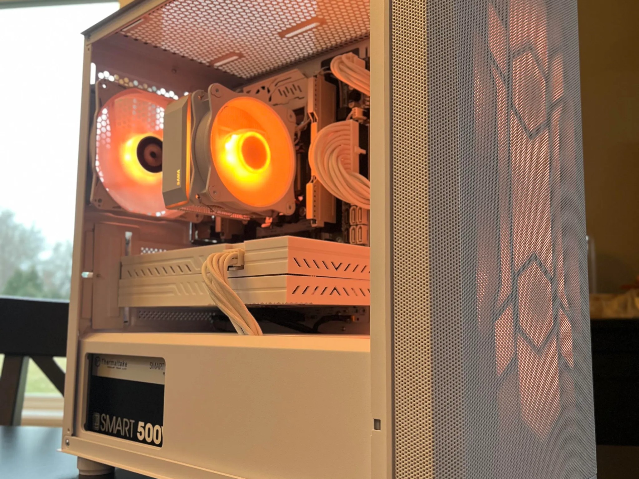 ALL WHITE GAMING PC | RX 580 | XEON 2640 V3 | 16GB DDR4 | 500GB NVME