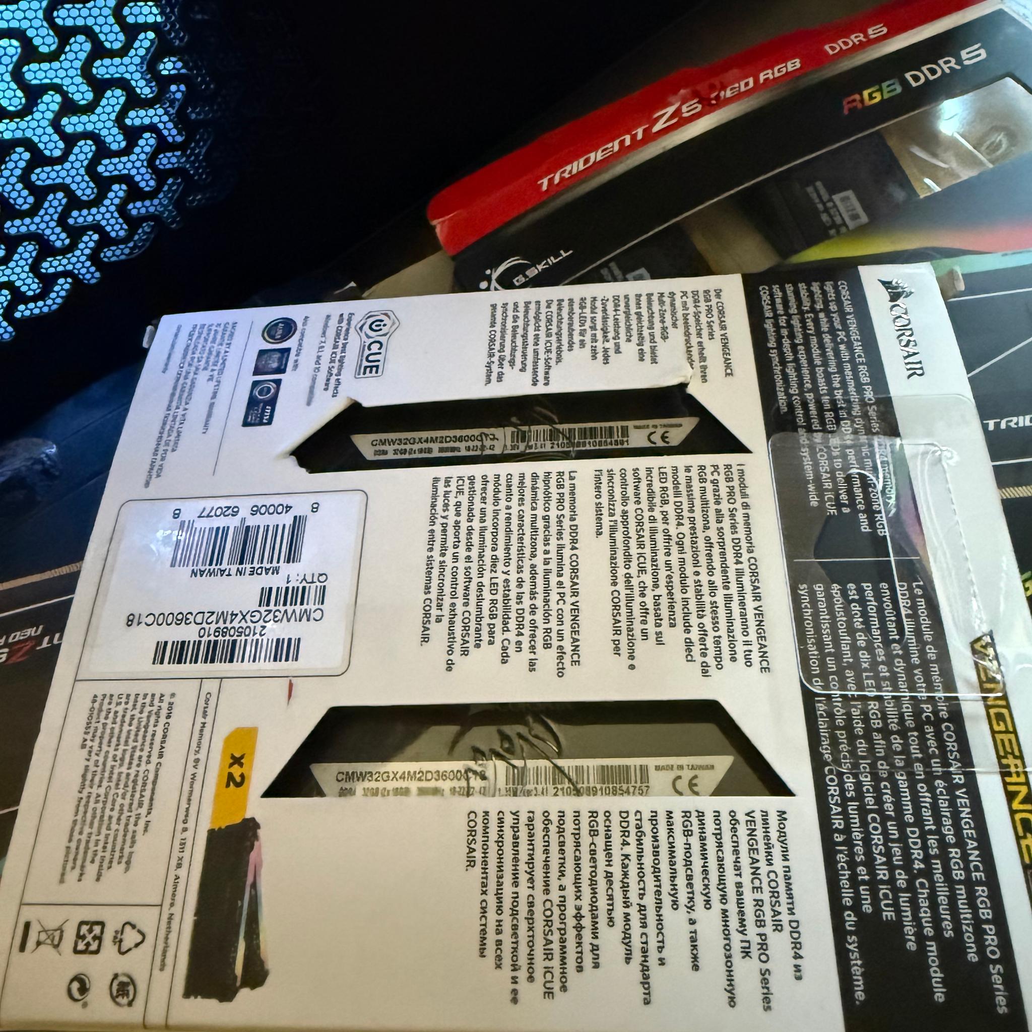 Corsair Vengeance RGB Pro 32 GB (2 x 16 GB) DDR4-3600 CL18 Memory