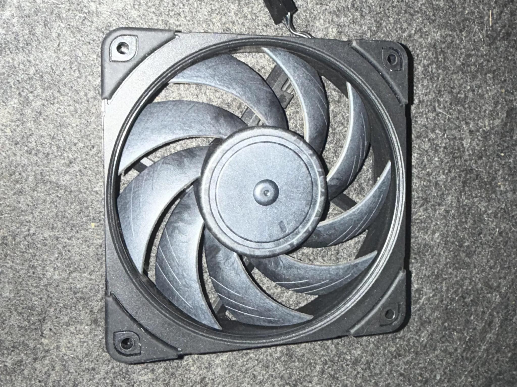 4xNoctua NF-A12x25 PWM chromax.Black.swap, Premium Quiet Fan, 4-Pin (120mm, Black)