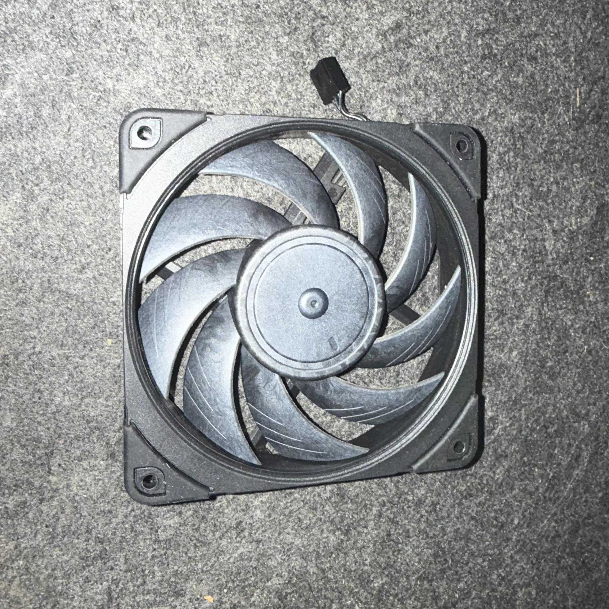4xNoctua NF-A12x25 PWM chromax.Black.swap, Premium Quiet Fan, 4-Pin (120mm, Black)