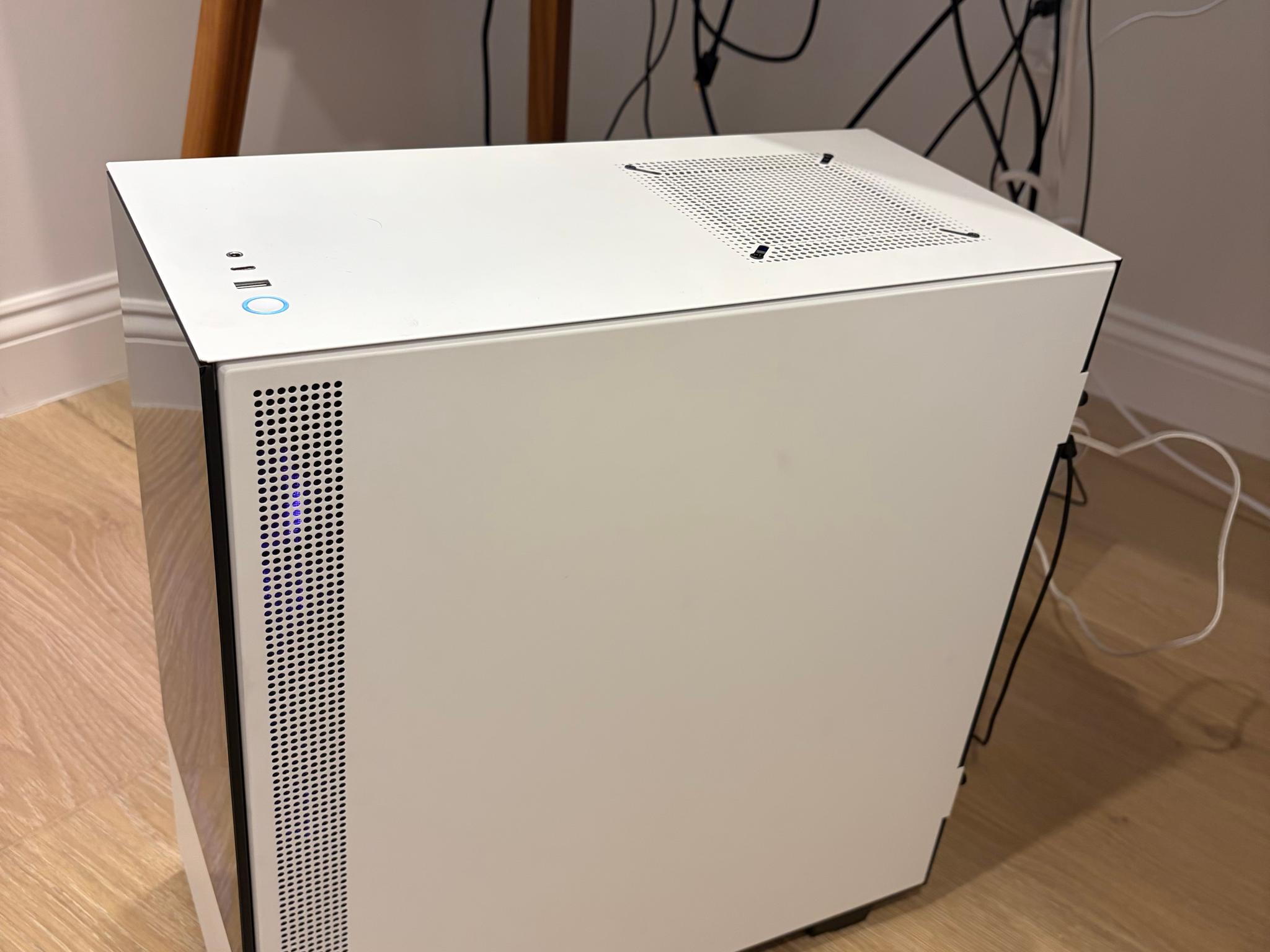 Custom NZXT Gaming PC — 32GB RGB RAM / i7-9700 / RTX 2070 Super / 1TB SSD