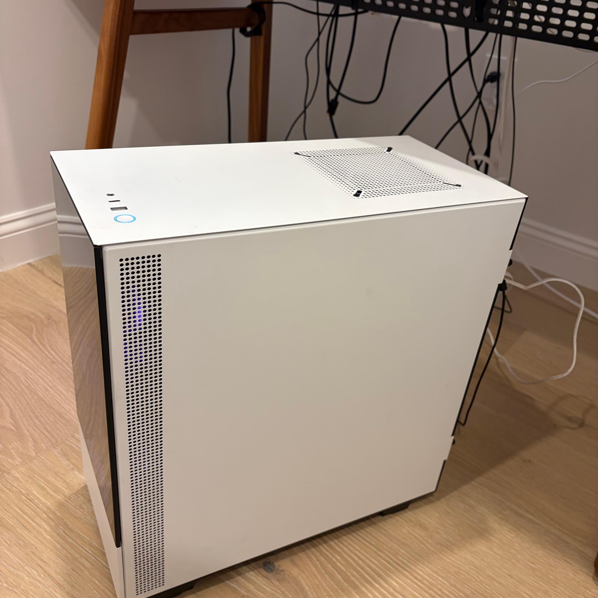 Custom NZXT Gaming PC — 32GB RGB RAM / i7-9700 / RTX 2070 Super / 1TB SSD