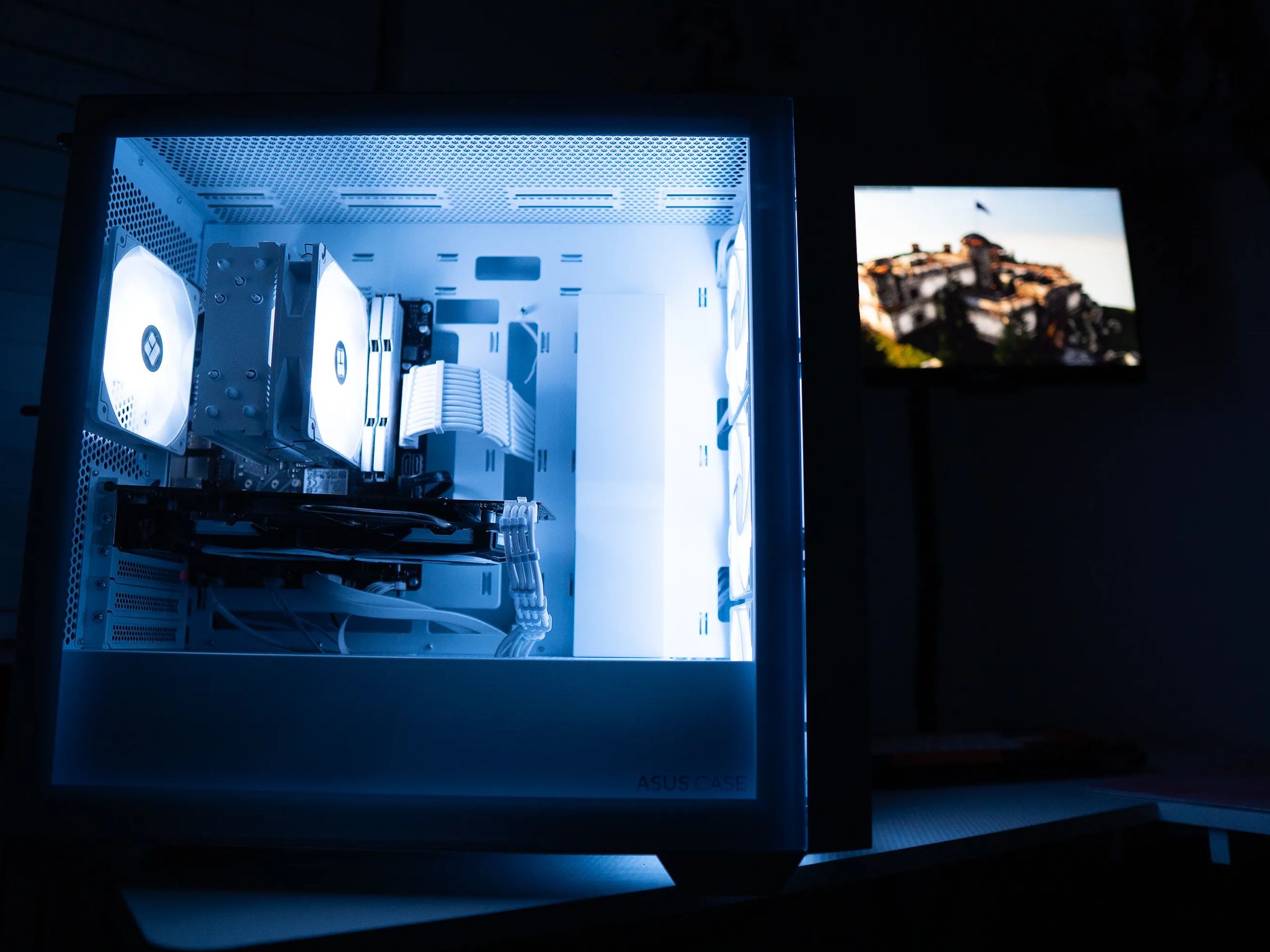 ⚪❄️ | RX 580 | INTEL i3 10100F | 16GB DDR4 RAM | 256GB NVME SSD + 160GB HDD | Arctic Snow