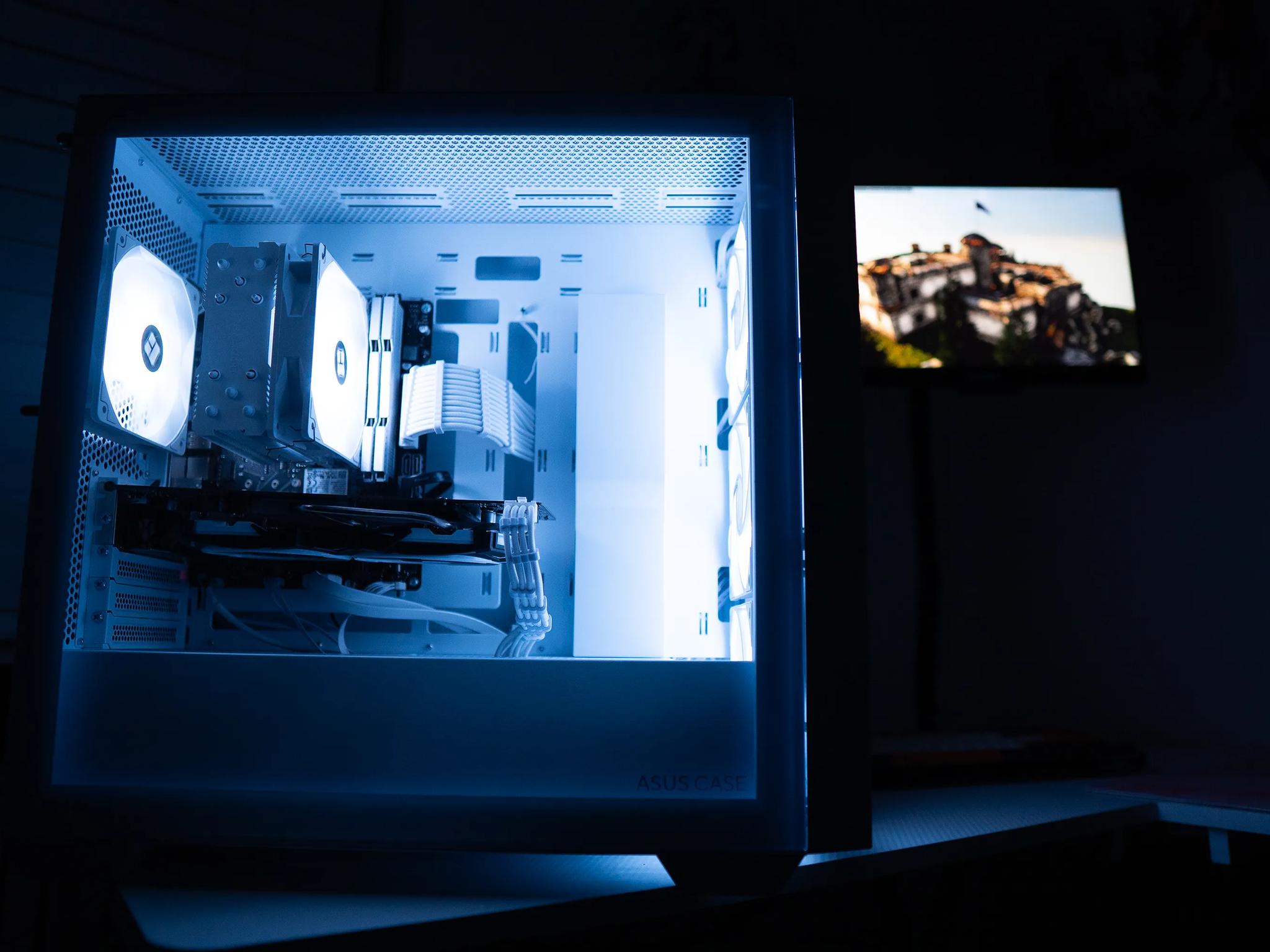 ⚪❄️ | RX 580 | INTEL i3 10100F | 16GB DDR4 RAM | 256GB NVME SSD + 160GB HDD | Arctic Snow