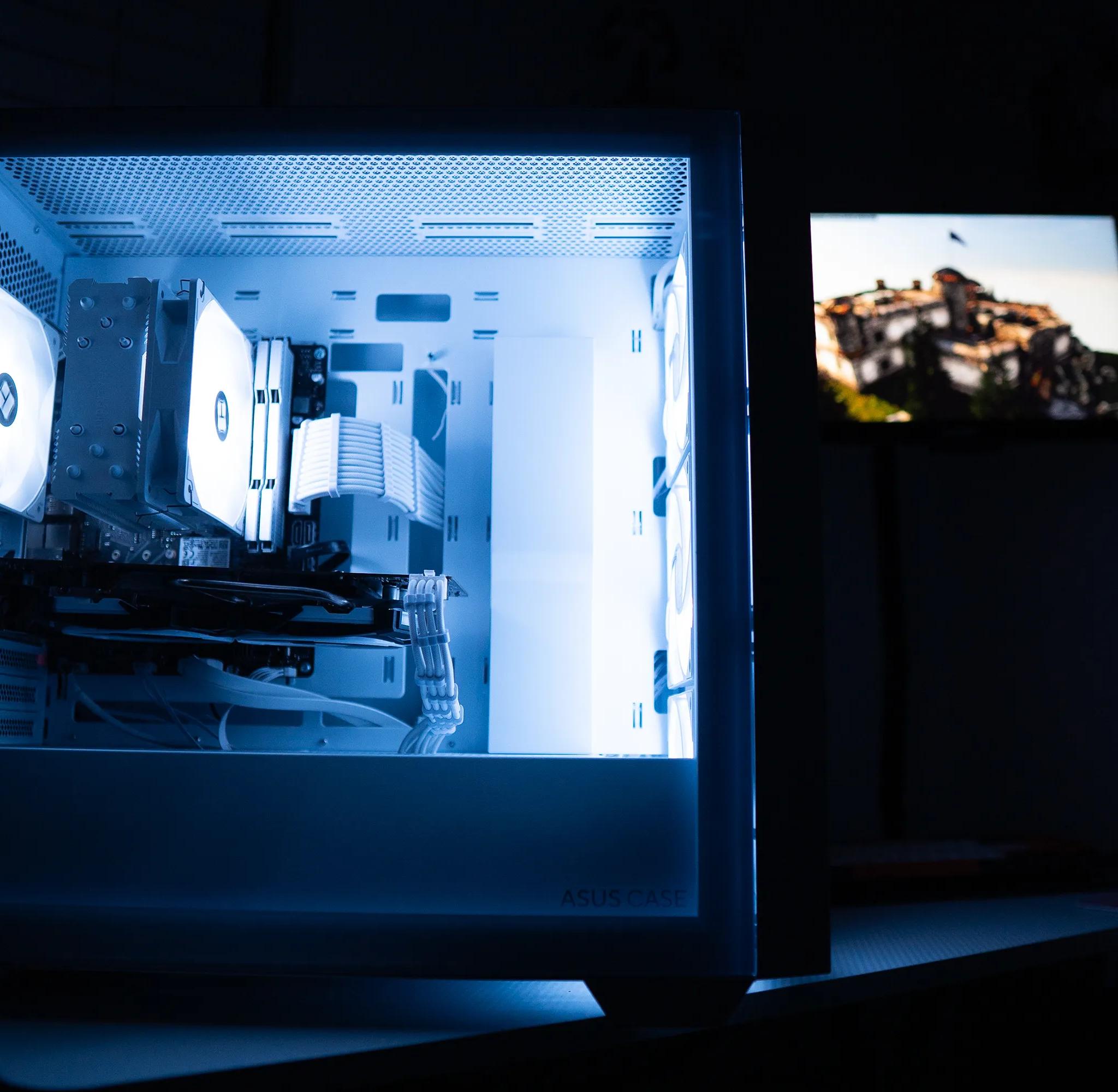 ⚪❄️ | RX 580 | INTEL i3 10100F | 16GB DDR4 RAM | 256GB NVME SSD + 160GB HDD | Arctic Snow