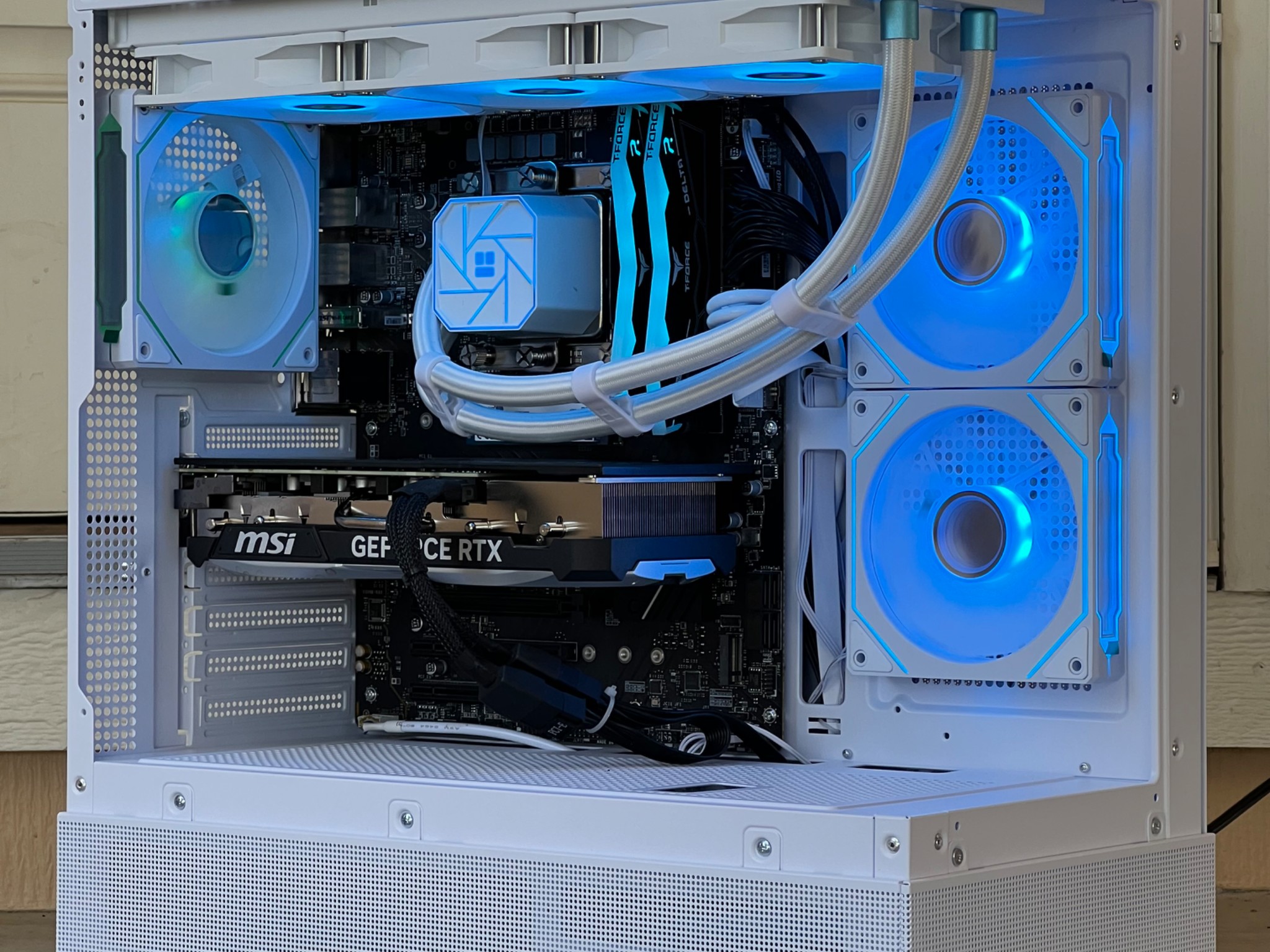 Rtx 4070 ti super | intel i7-14700kf | 32GB 6000mhz ddr5 | 1tb nvme | 750w 80+ Gold | windows 11