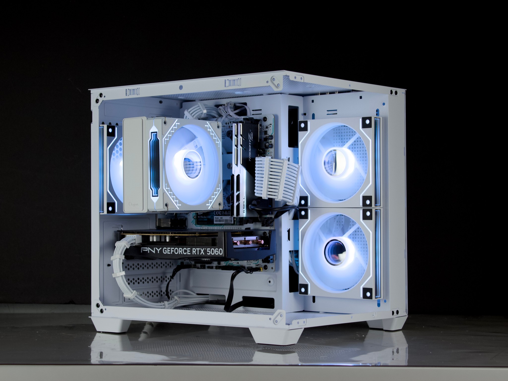 🧊❄️🧊 White Gaming PC – RTX 5060, Ryzen 5 5600X, 32GB RAM, 1TB SSD - WiFi, BlueTooth 🧊❄️🧊