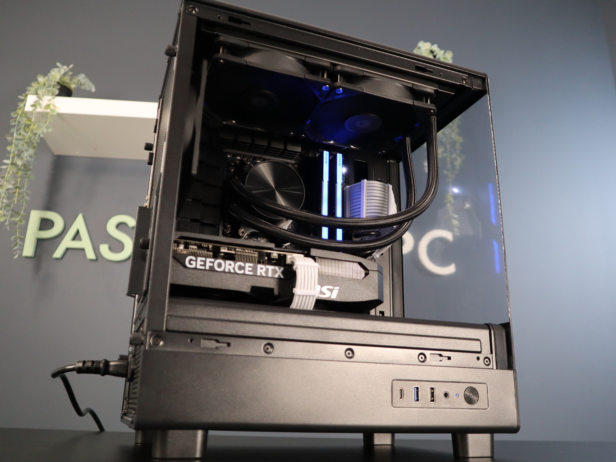 BRAND NEW 5070 GAMING PC | 9600X | 32GB DDR5 | 1TB NVME | 240MM AIO | 850W PSU |