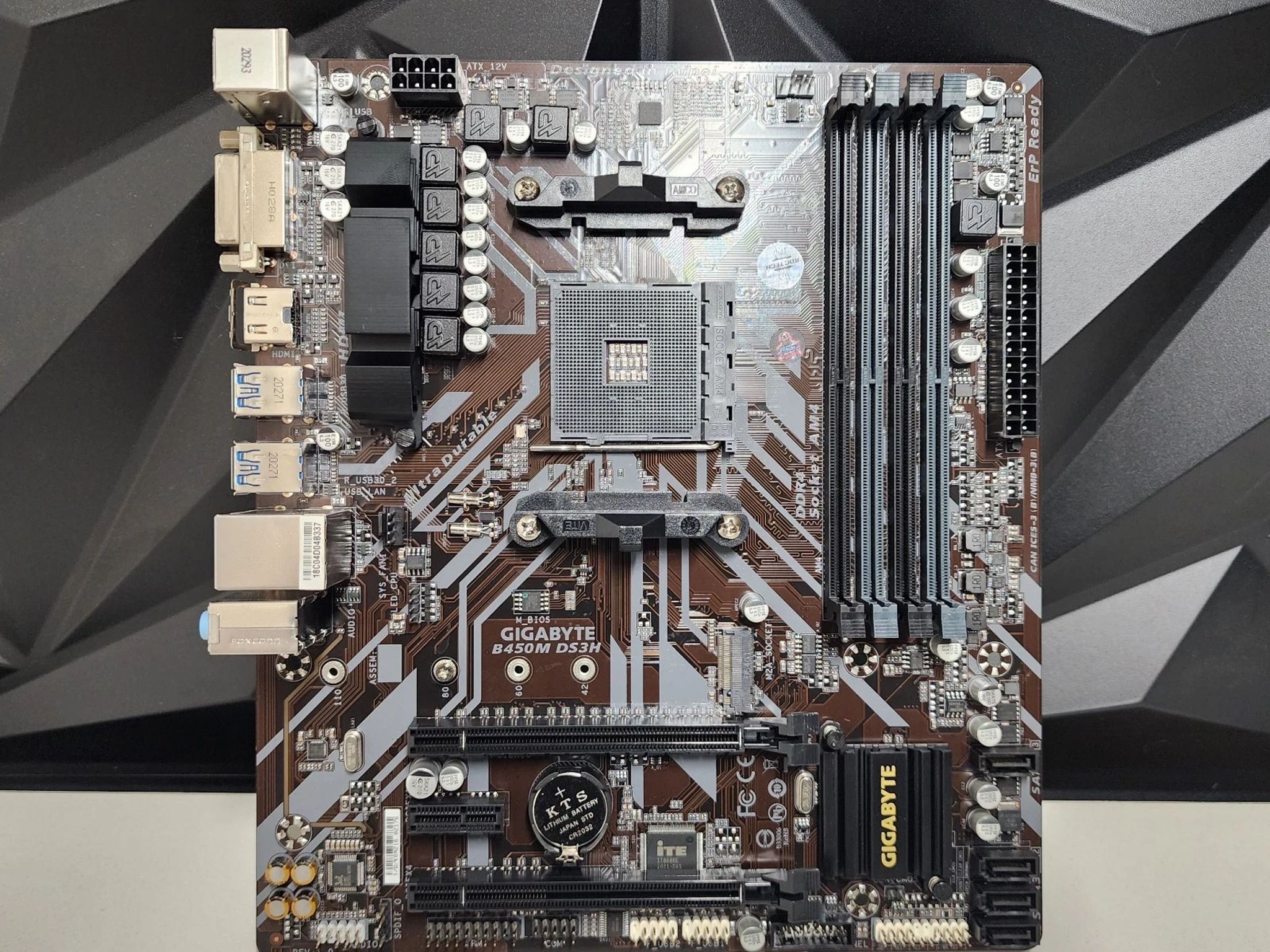 UPDATED BIOS GIGABYTE B450M DS3H DDR4 AM4 MATX Motherboard