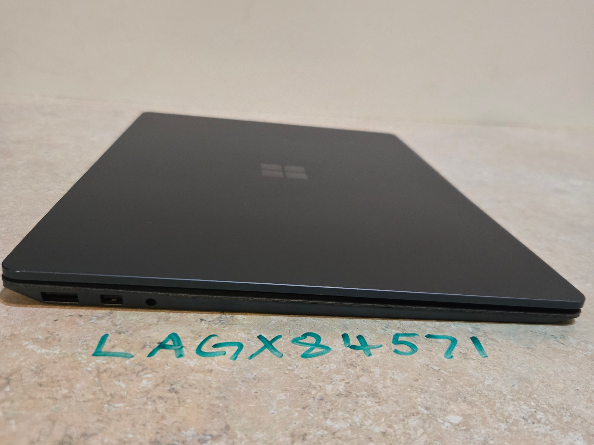 Microsoft Surface Laptop 2 - 13.5" Touch Screen - 256GB SSD - intel i5 - Model 1769