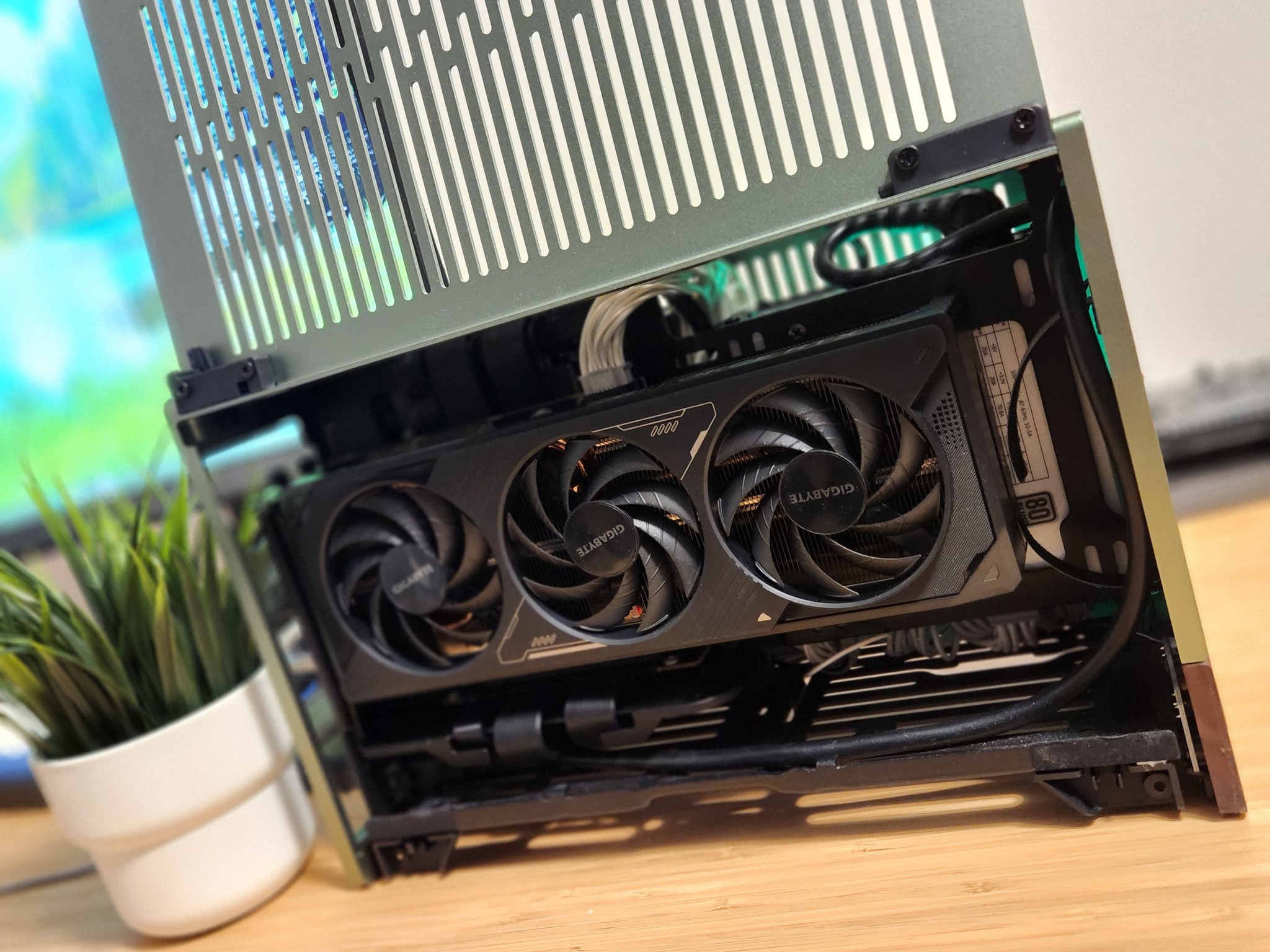 Ultimate SFF Gaming PC – 7950X3D + RTX 5070 Fractal Terra (Jade Green)