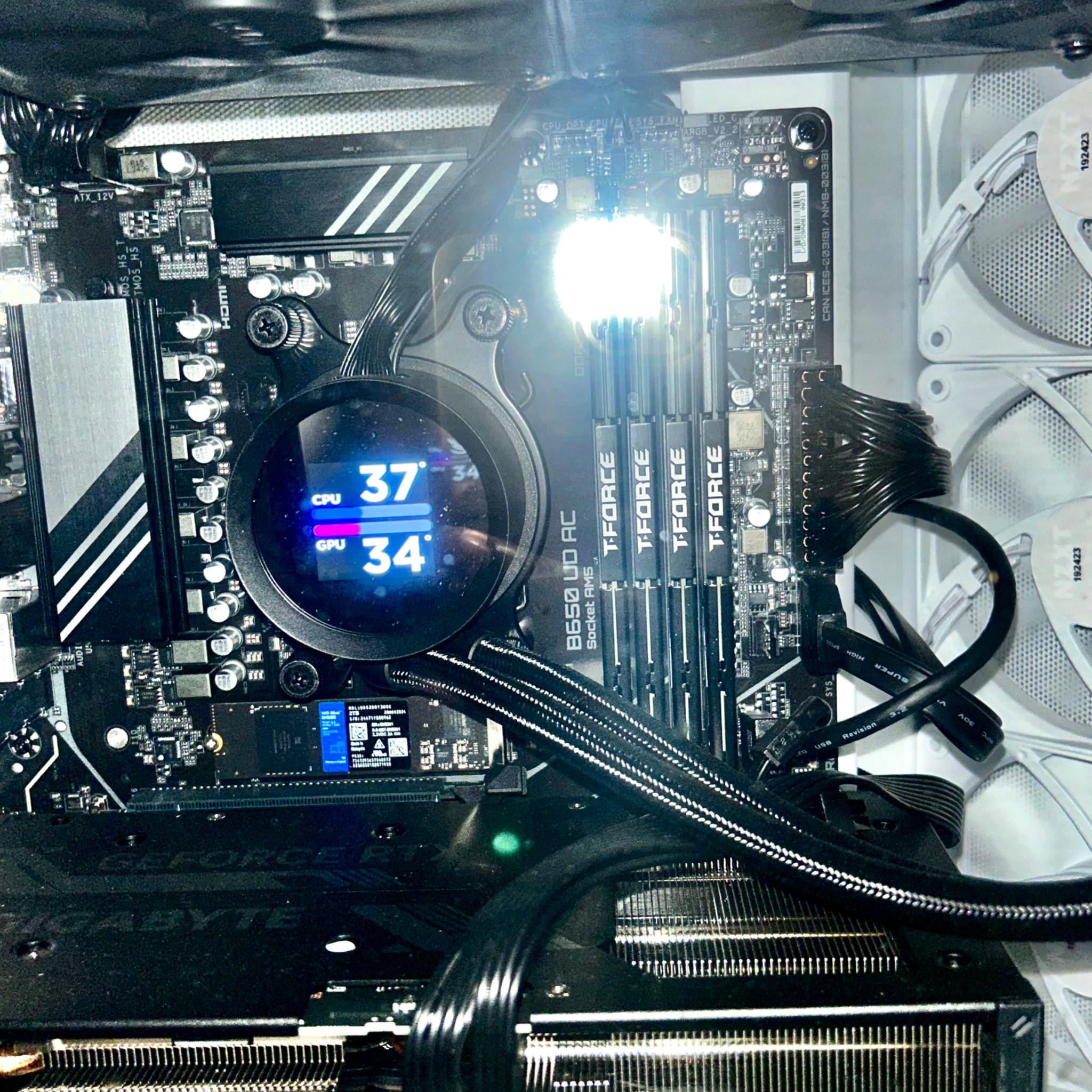 1440p RYZEN 7 9700x 4070 Gaming PC