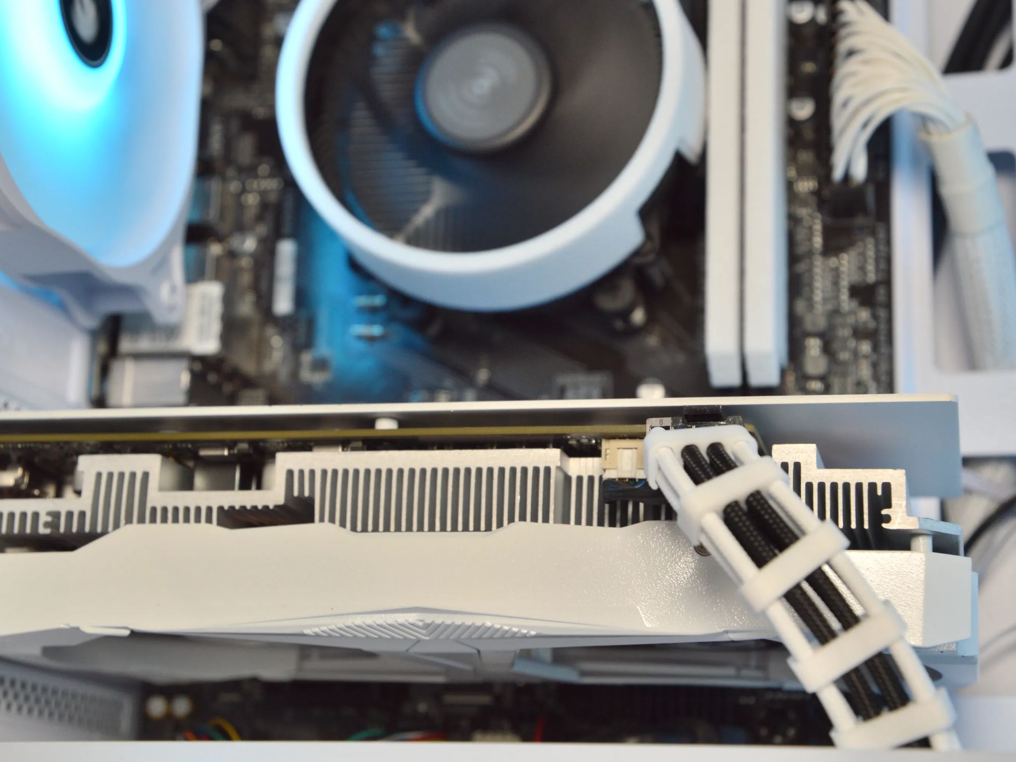 🌨️🌨️| RTX 2060 SUPER 6GB | RYZEN 5 3600 | 16GB DDR4 RAM | 1TB NVME SSD | Blizzard Box 2.0 |